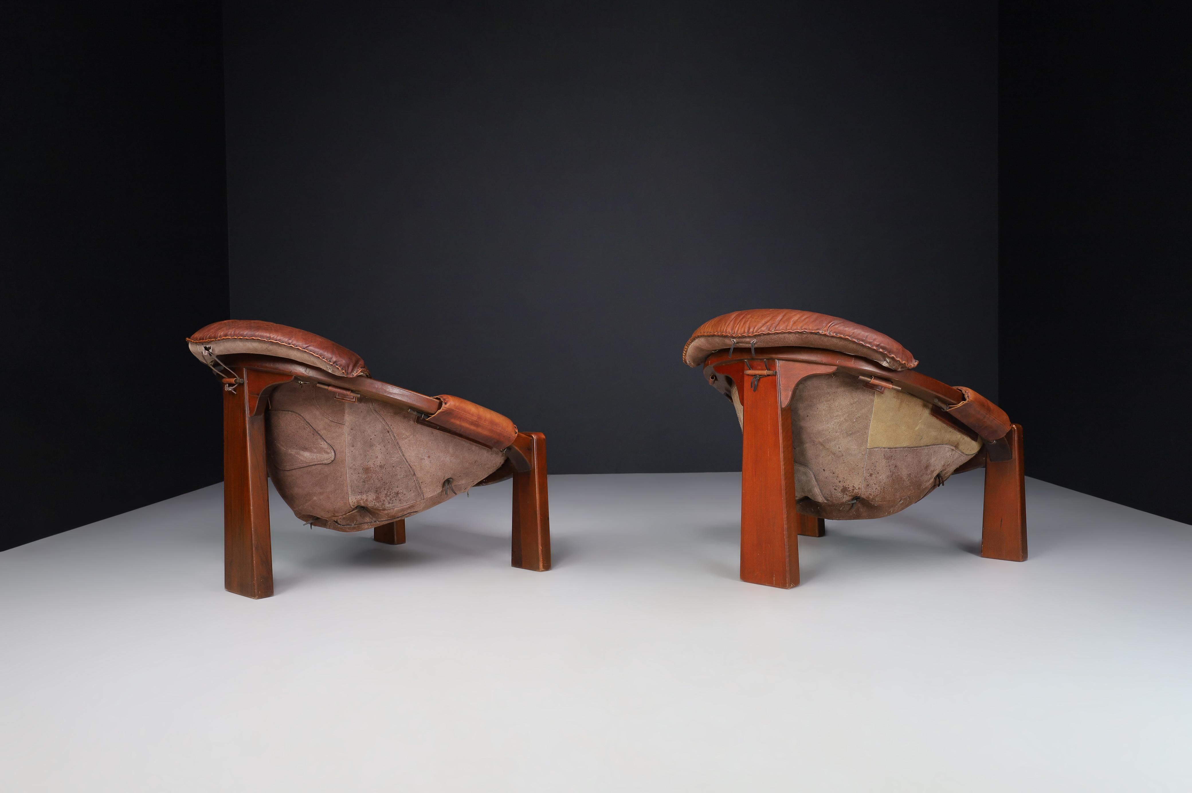 Brutalist Luciano Frigerio Patinated Cognac Leather Lounge Chairs, Italy, 1970s 1