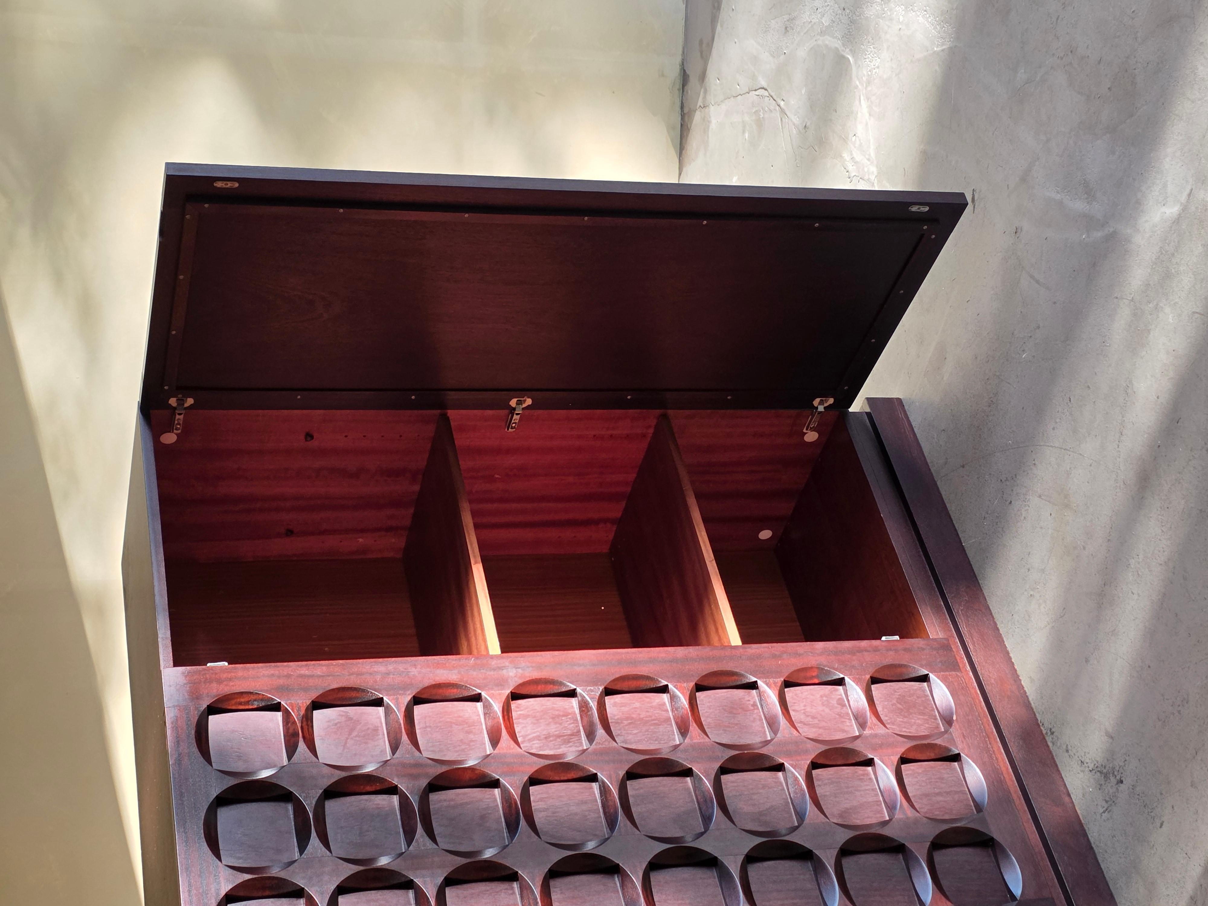 Brutalistischer Barschrank aus Mahagoni von Defour, Belgien, 1970er Jahre im Angebot 6