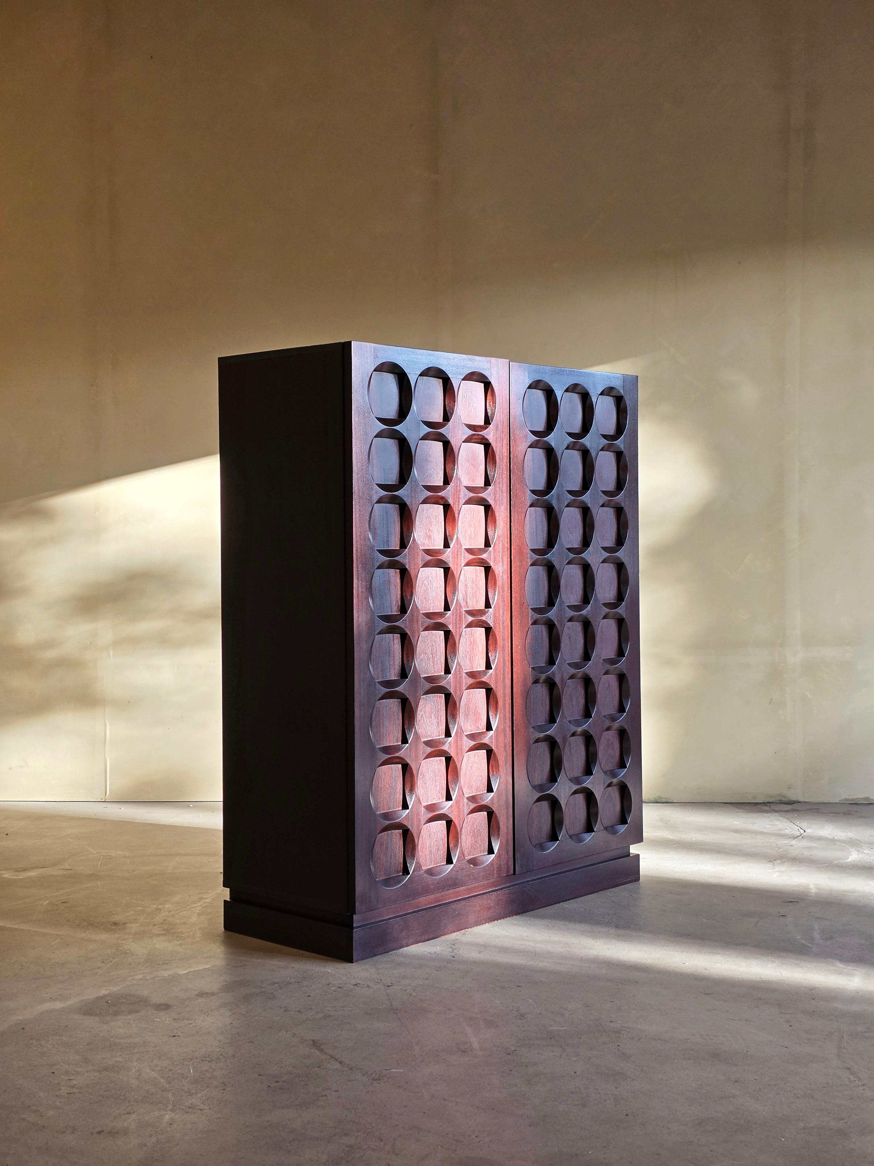 Brutalistischer Barschrank aus Mahagoni von Defour, Belgien, 1970er Jahre im Angebot 8