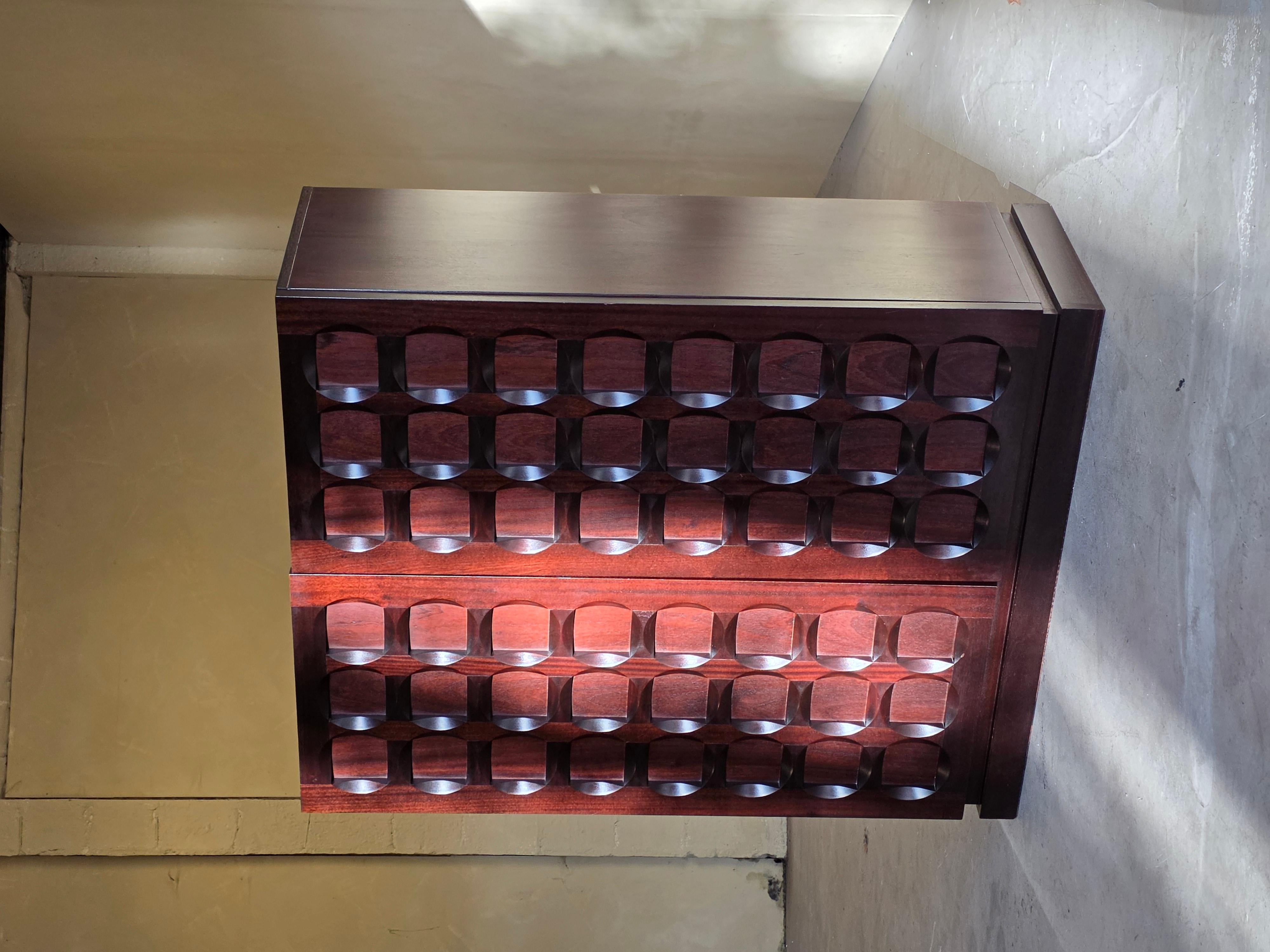 Brutalistischer Barschrank aus Mahagoni von Defour, Belgien, 1970er Jahre im Zustand „Hervorragend“ im Angebot in Sint-Niklaas, VOV