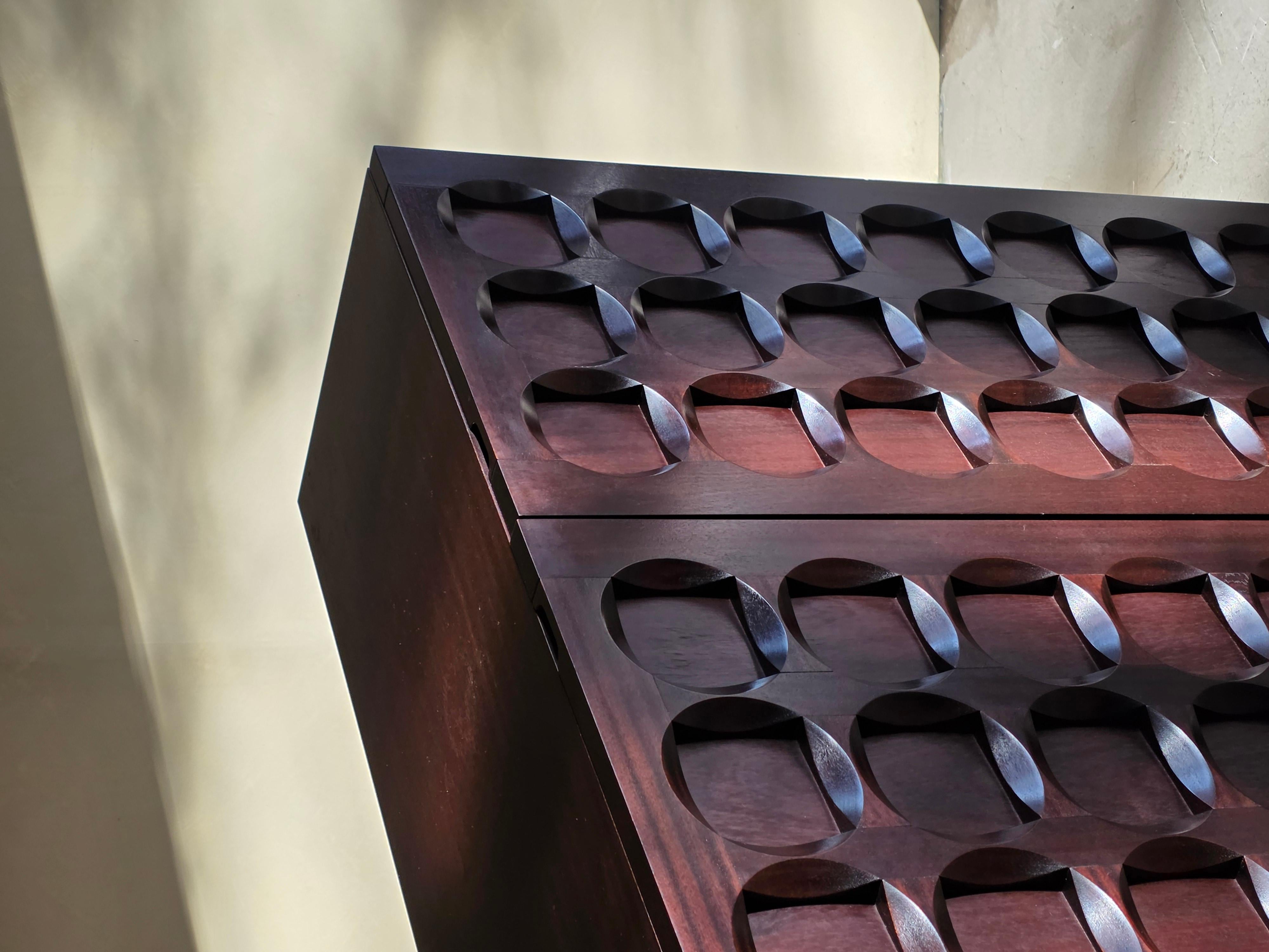 Brutalistischer Barschrank aus Mahagoni von Defour, Belgien, 1970er Jahre im Angebot 2