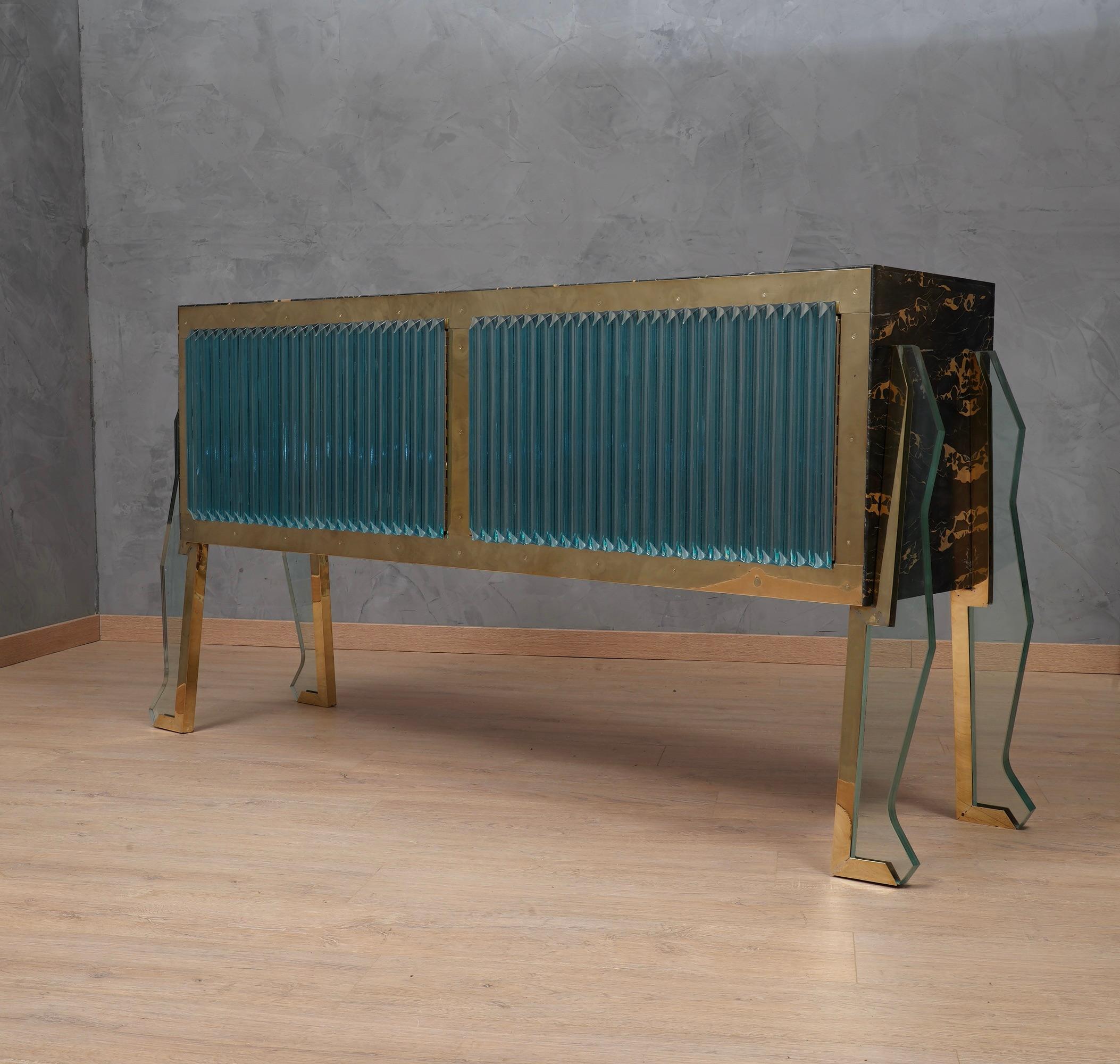 Brutalist Marble Brass and Art Glass Italian School Sideboard, 2019 In Good Condition For Sale In Rome, IT