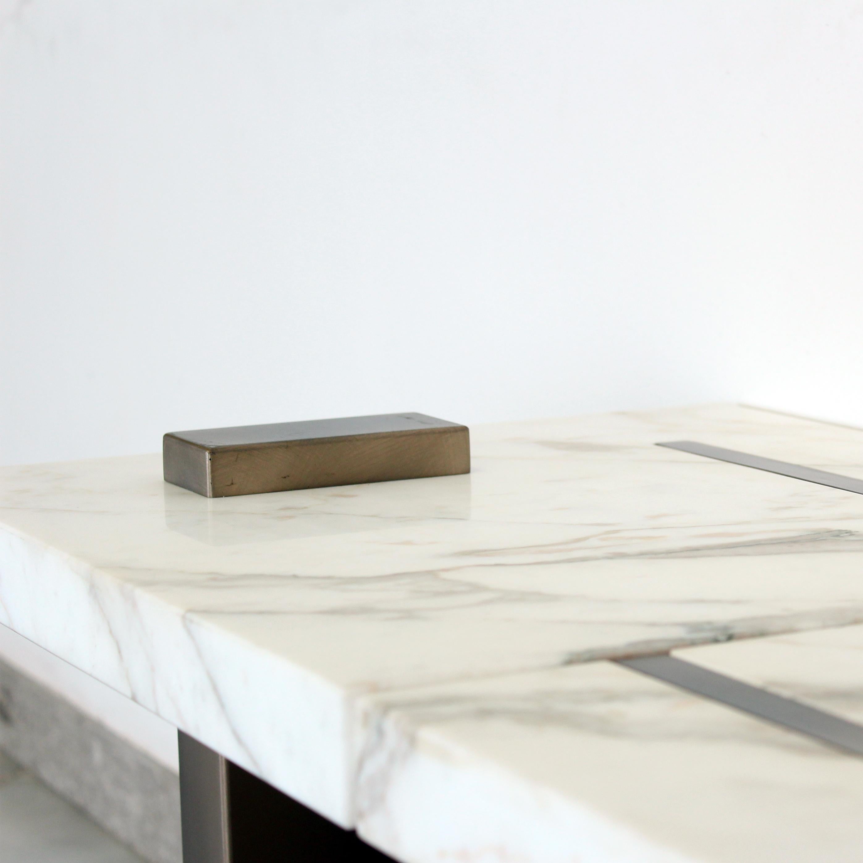 Mesa auxiliar de mármol Brutalista Capri de Studio Sam London, set de 2, años 2020 en venta 12