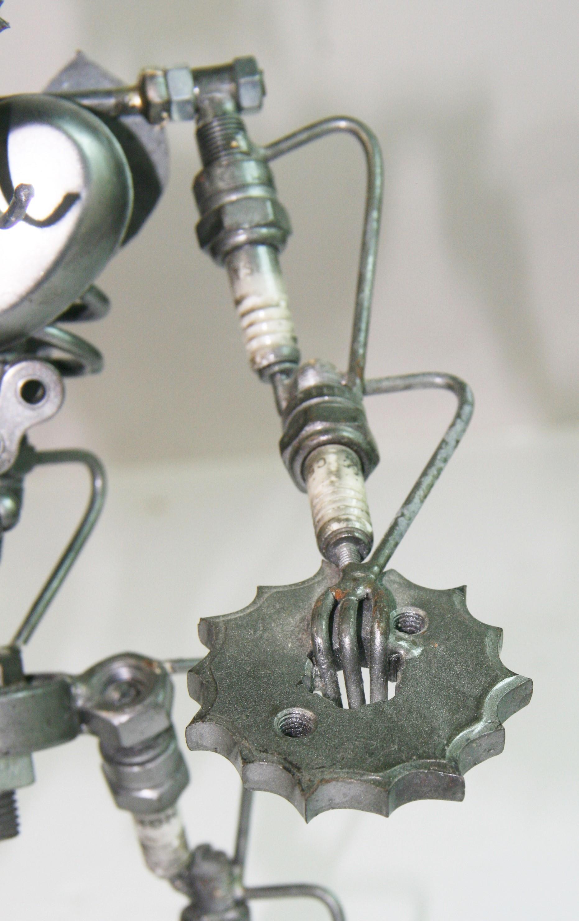 Scultura astratta brutalista in metallo 