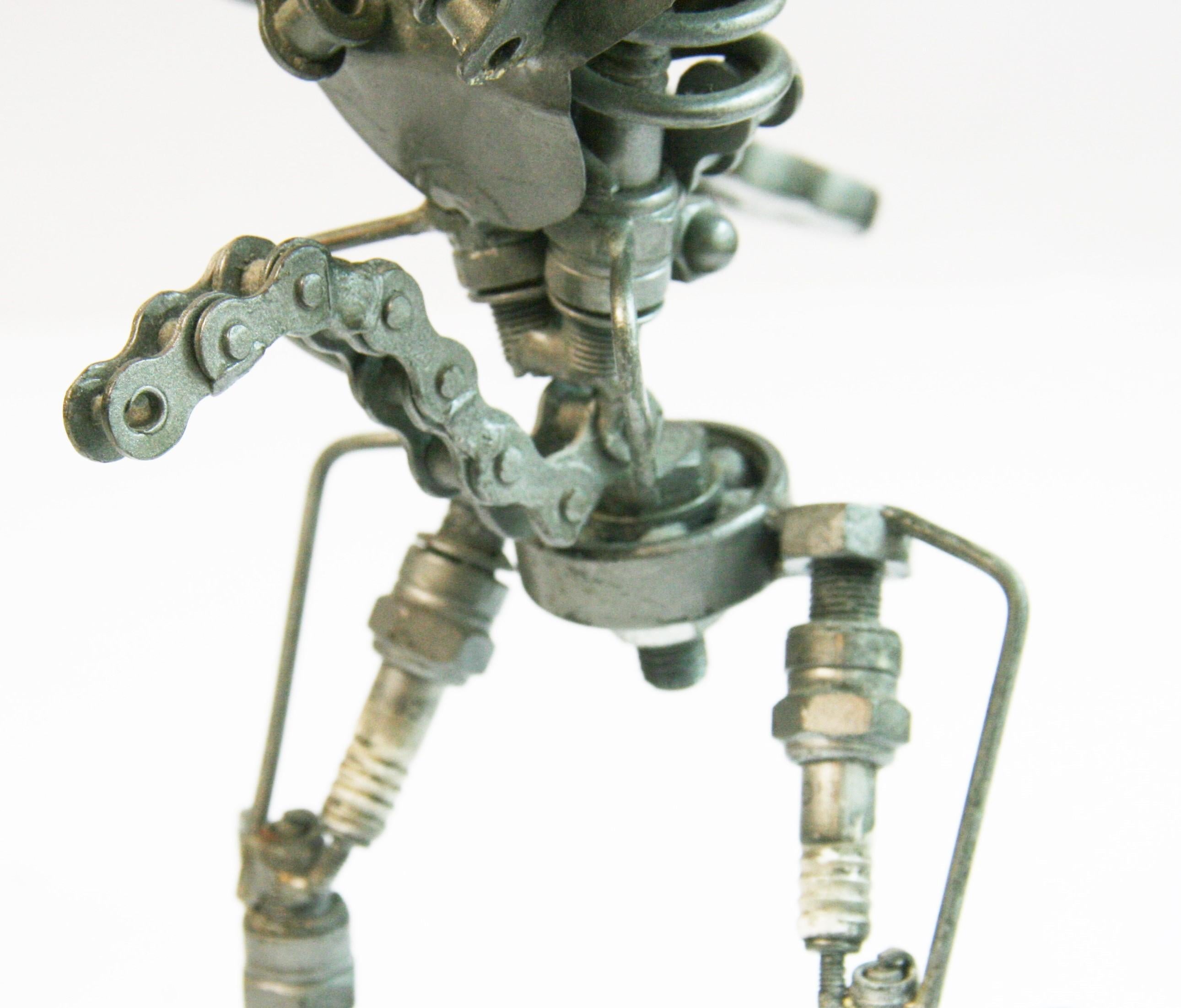 Scultura astratta brutalista in metallo 