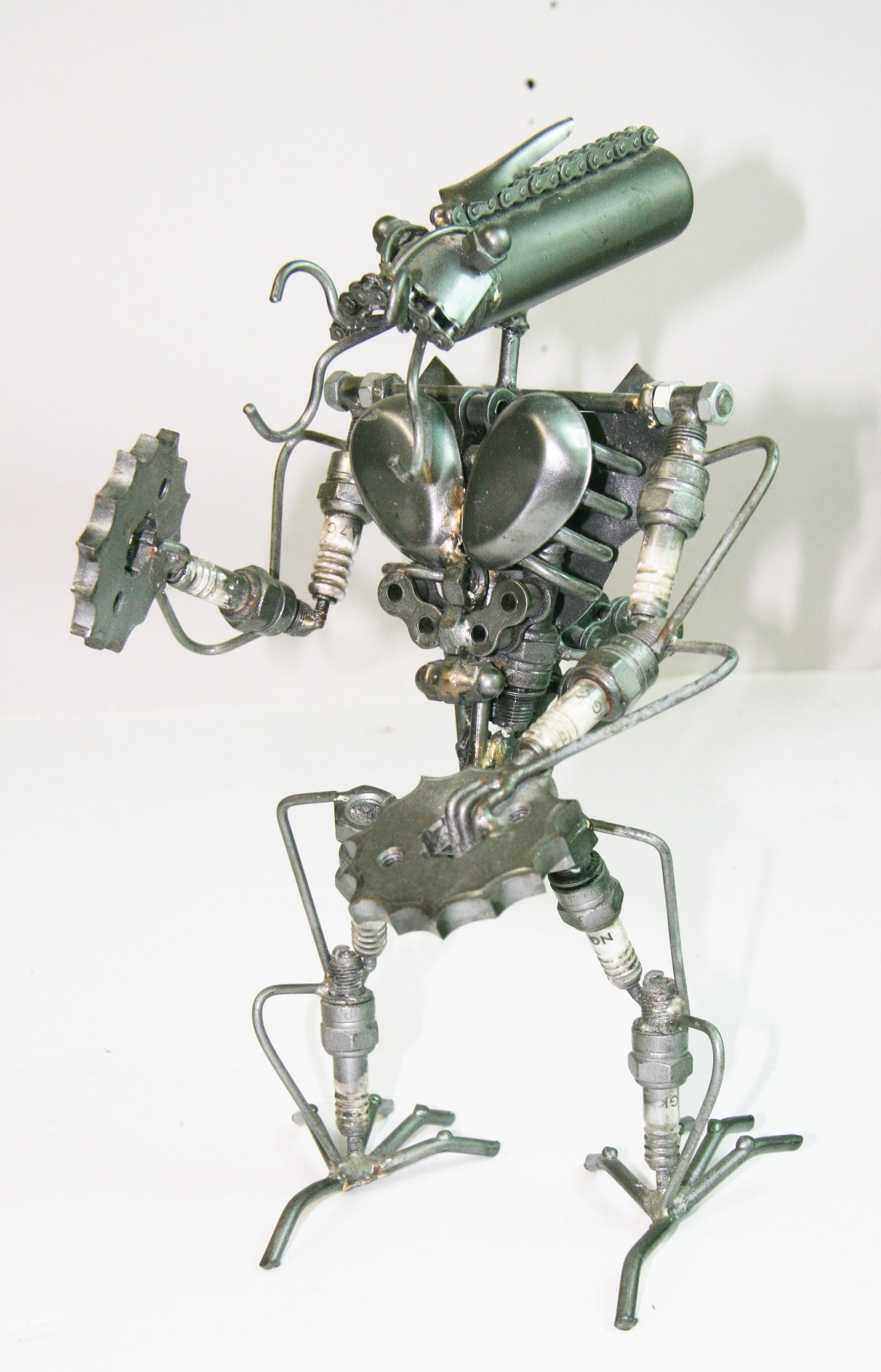 1781 Scultura brutalista in metallo realizzata con pezzi di metallo di scarto,
I bracci sono regolabili