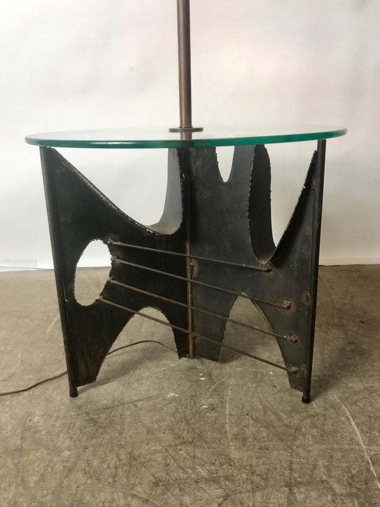 Brutalist metal lamp table by Harry Balmer for Laurel, welded and patinated steel base, art, sculpture, attached glass tabletop, retains original lamp shade measuring 16
