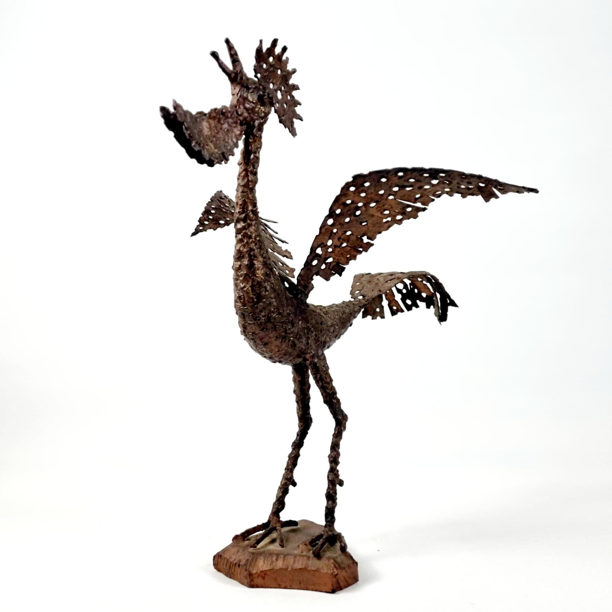 Escultura de gallo brutalista yugoslava.
Fabricado por Ivan Zajec en 1967. 
Firmado.