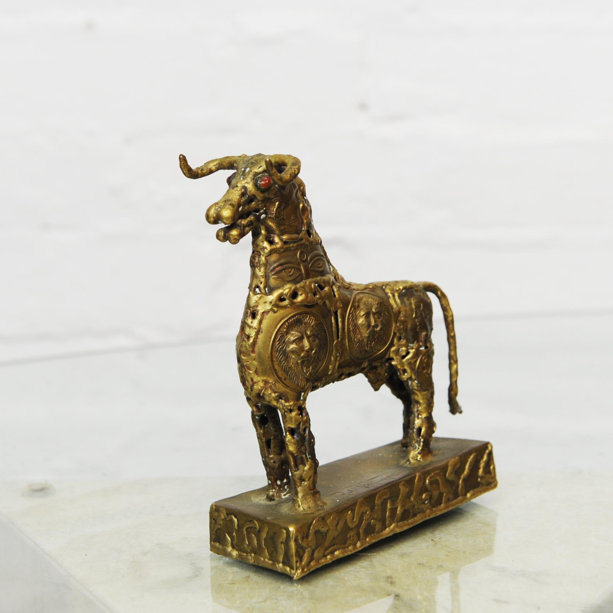 Brutalist Metal Sculpture of a Brass Bull by Pal Kepenyes, 1970s In Good Condition For Sale In Chesham, GB