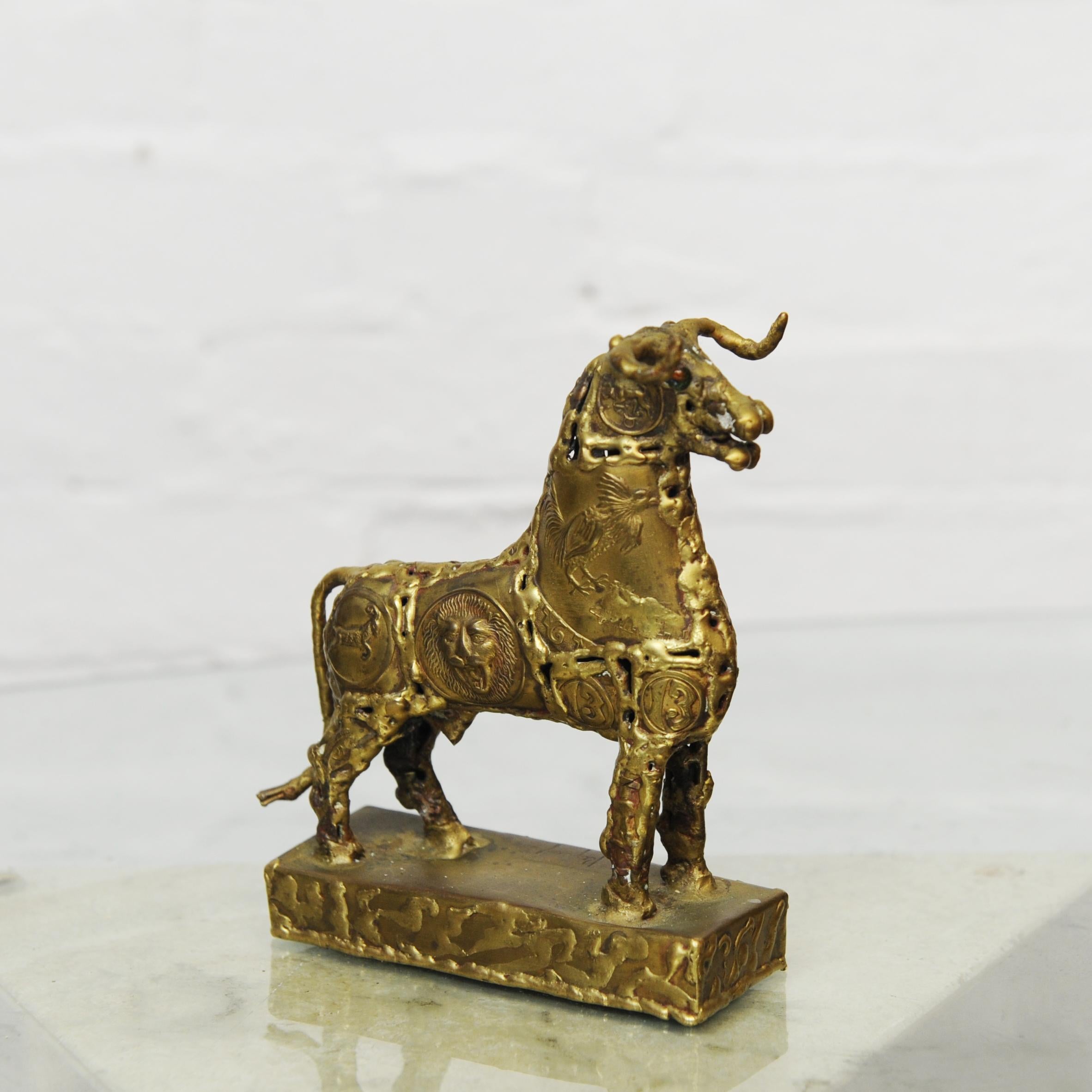 Brutalist Metal Sculpture of a Brass Bull by Pal Kepenyes, 1970s For Sale 1