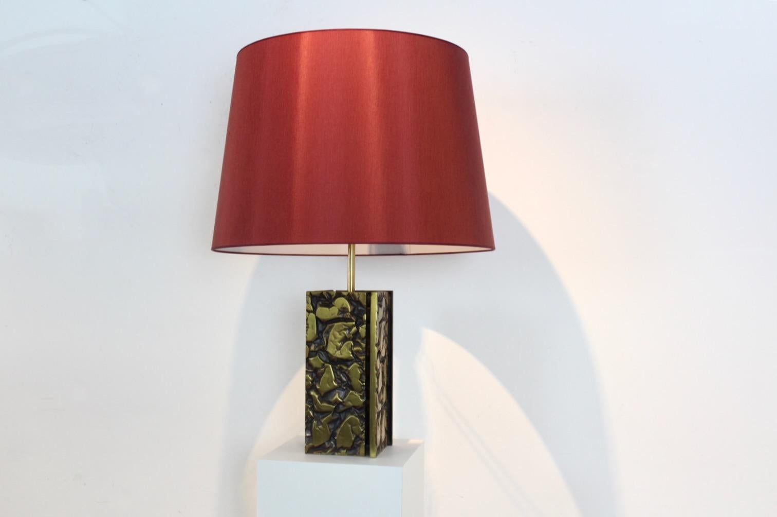 French Brutalist Metal Sculptured Table Lamp, France, 1970s For Sale