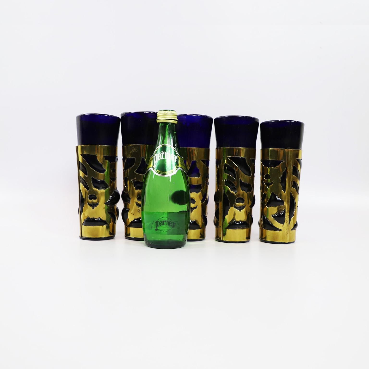 Brutalistisches mexikanisches modernes Kunstglasgefäß des Brutalismus mit 5 Gläsern von Feders (Glaskunst) im Angebot