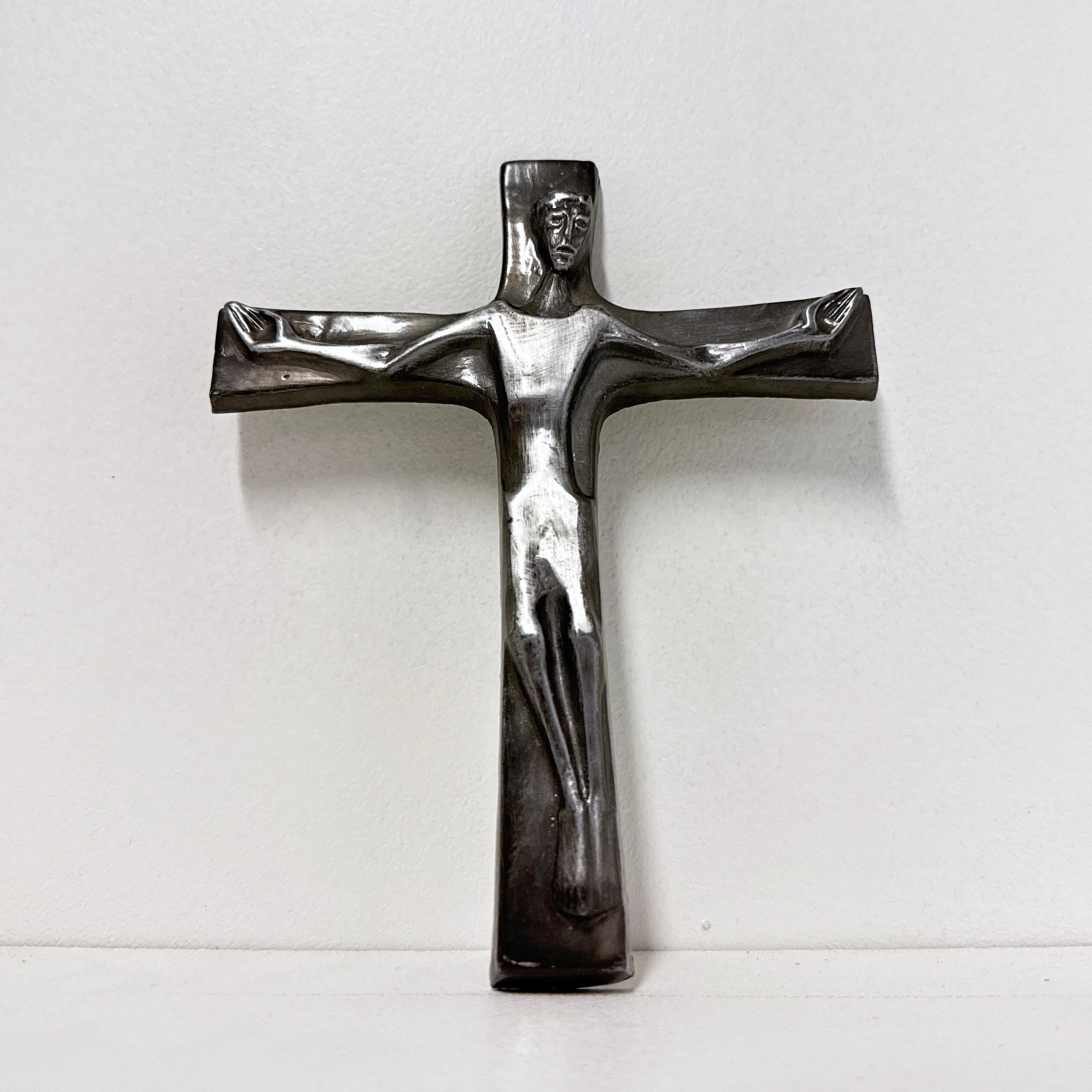 Crucifix en métal coulé Brutalist Mid Century en vente 2