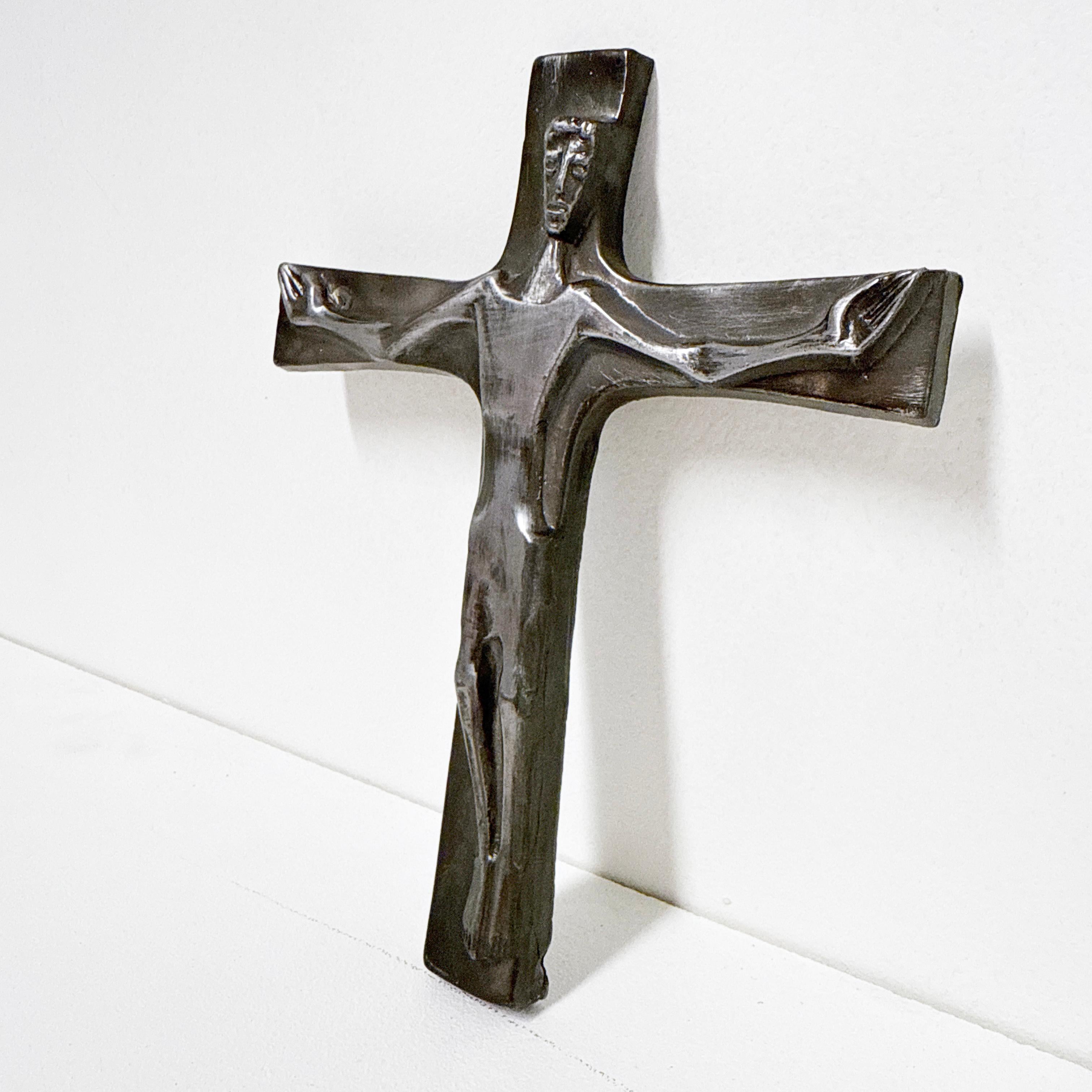 Crucifix en métal coulé Brutalist Mid Century en vente 3