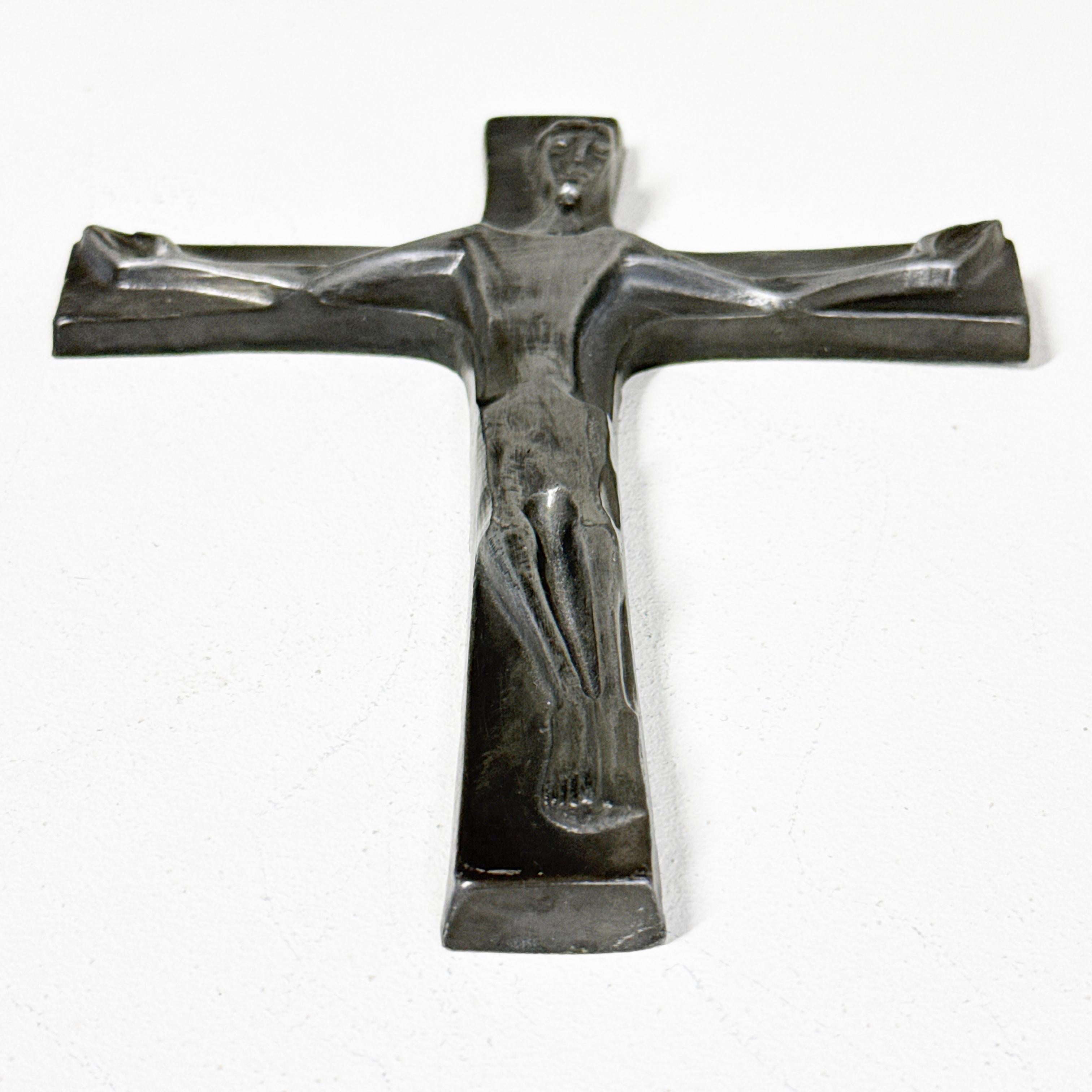 Brutalisme Crucifix en métal coulé Brutalist Mid Century en vente