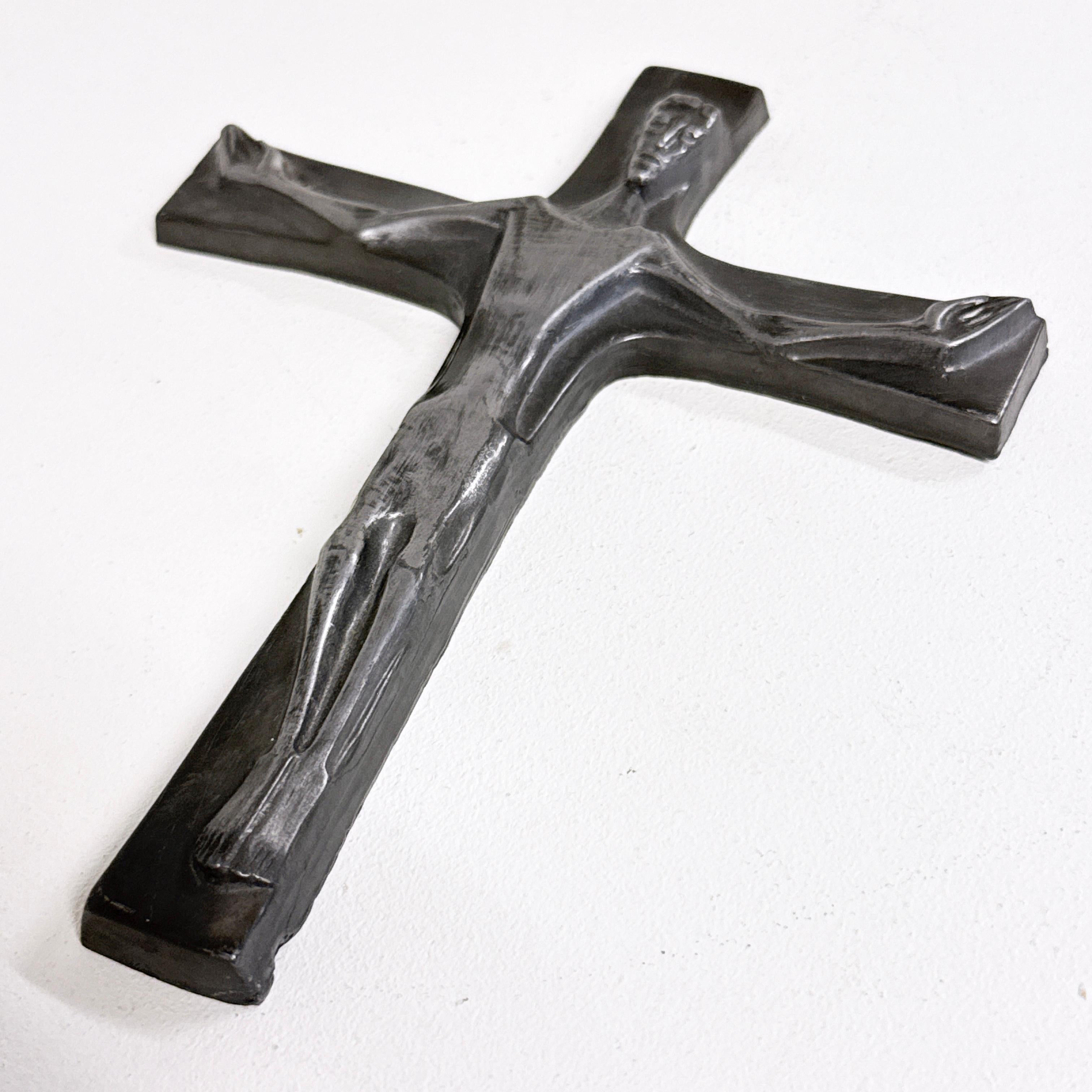 Métal Crucifix en métal coulé Brutalist Mid Century en vente