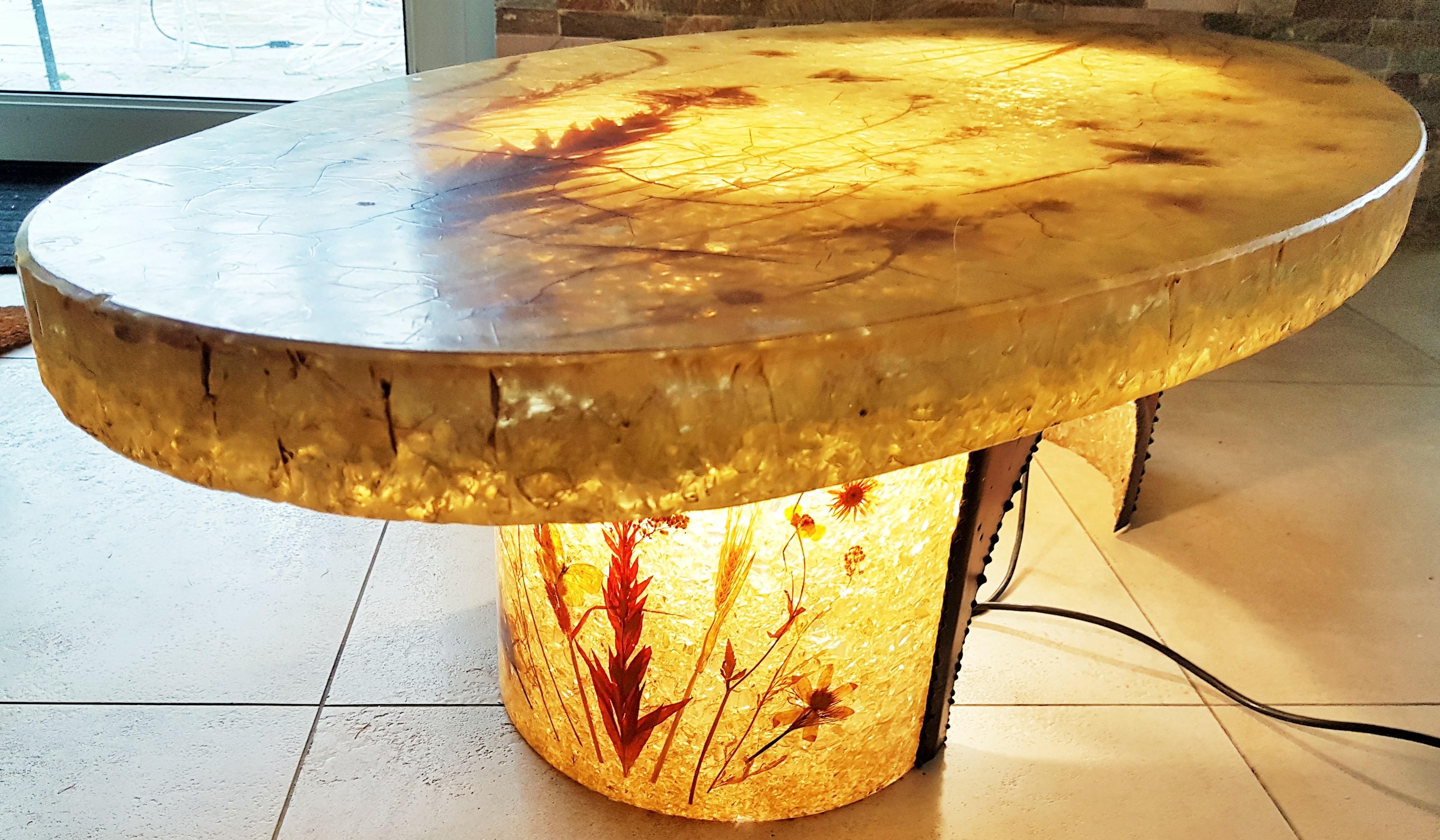 Brutalist Midcentury Illuminated Resin Coffee Side Table from Accolay, France In Good Condition For Sale In Saarbruecken, DE