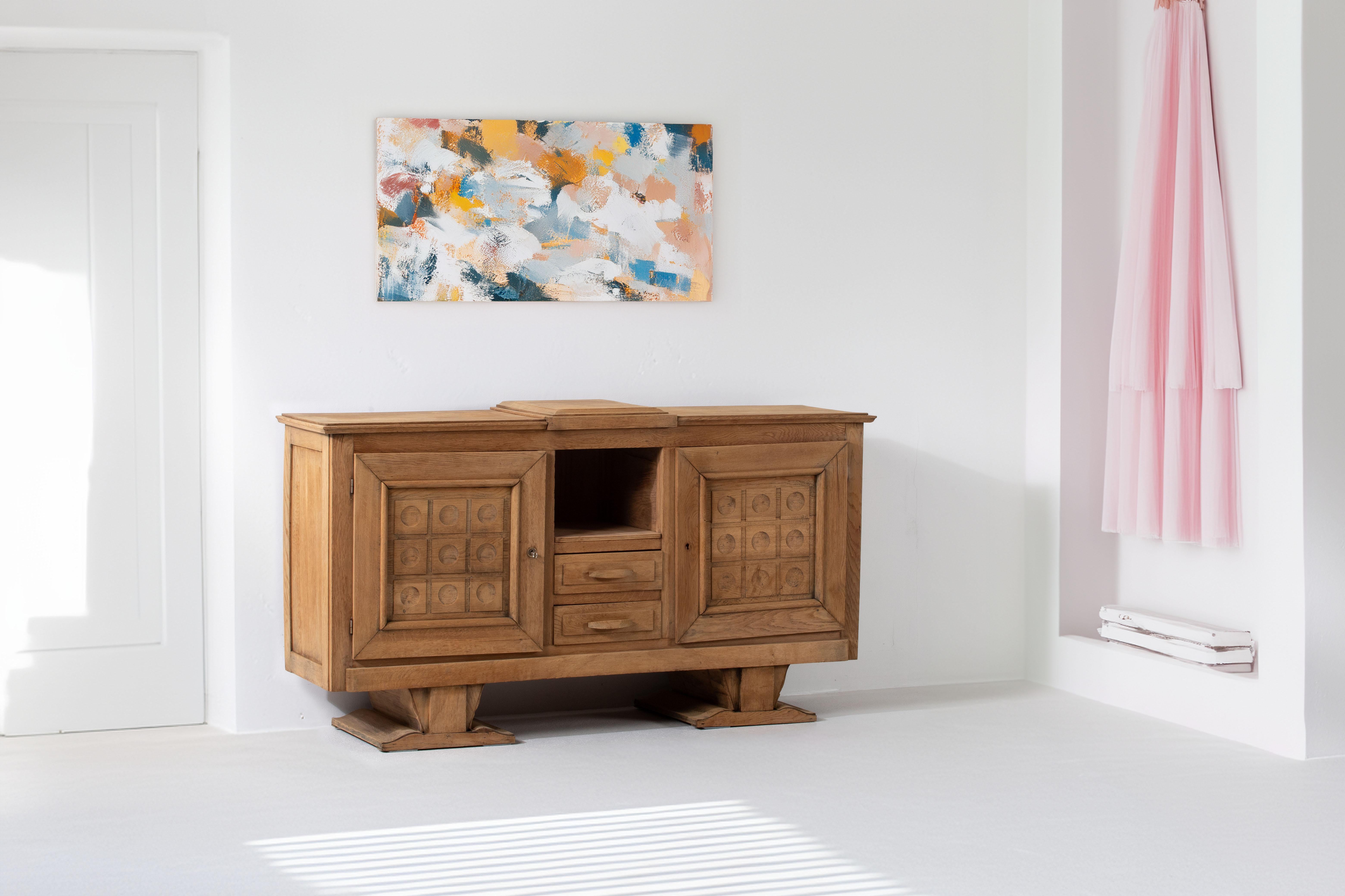Francese Buffet brutalista di metà secolo in Oak Nature in vendita