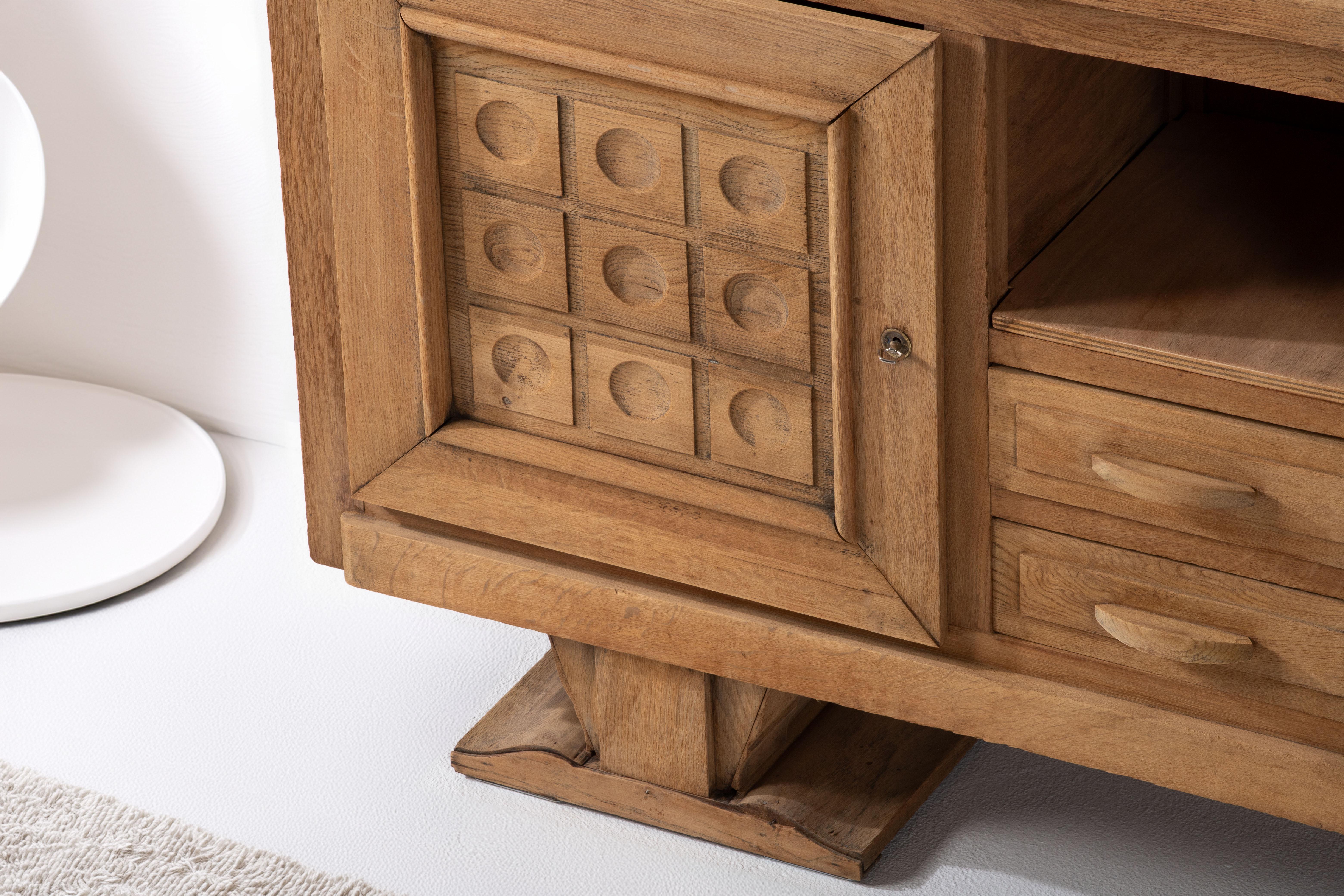 Buffet brutalista di metà secolo in Oak Nature in vendita 1