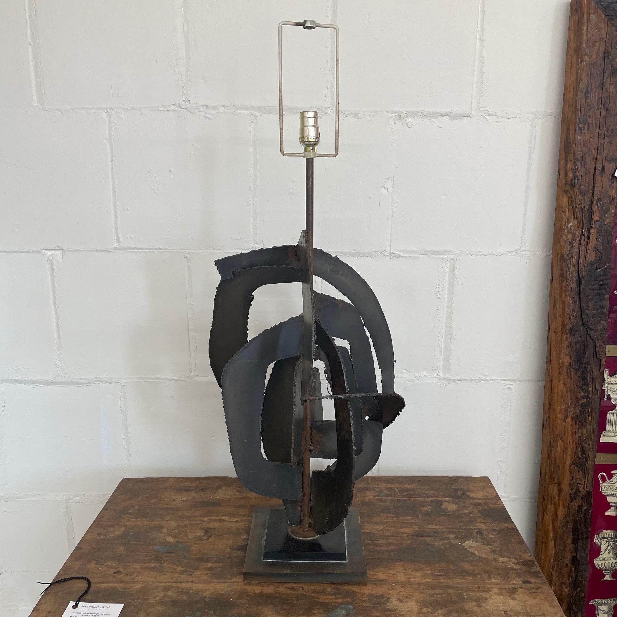 Brutalist Mid Century Modern Table Lamp, Blackened Steel, One Available

One of a pair having fine brutalist welded construction new wired without shade. Unmarked Richard Barr Brutalist lamps for Laurel

38 H x 15 Diameter

1 x standard e26 socket