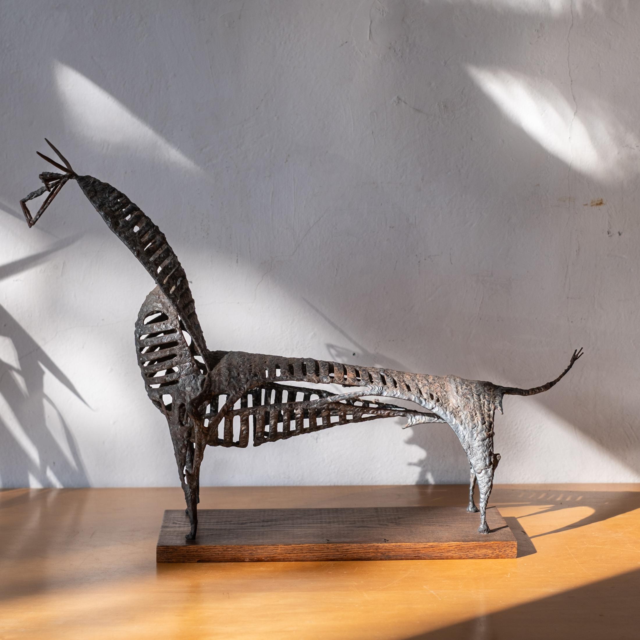Brutalist Mid Century Modernist Abstrakt Metall Stier Skulptur von Charles (Moderne der Mitte des Jahrhunderts) im Angebot