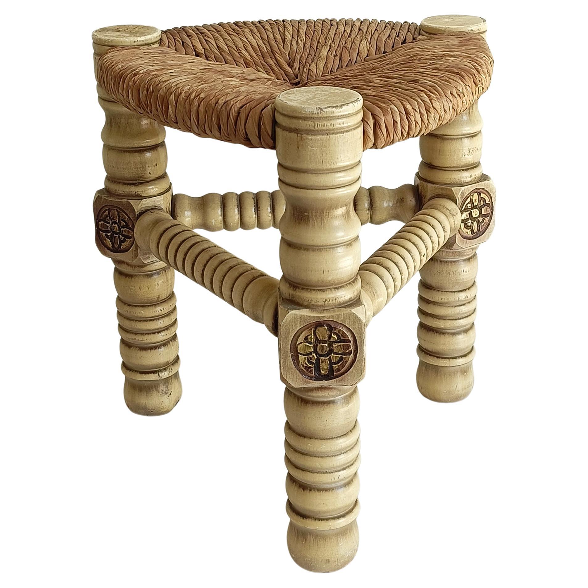 Intagliato a mano Brutalista di metà secolo  Coppia di sgabelli in Wood e fibra naturale, Belgio, anni '60 in vendita