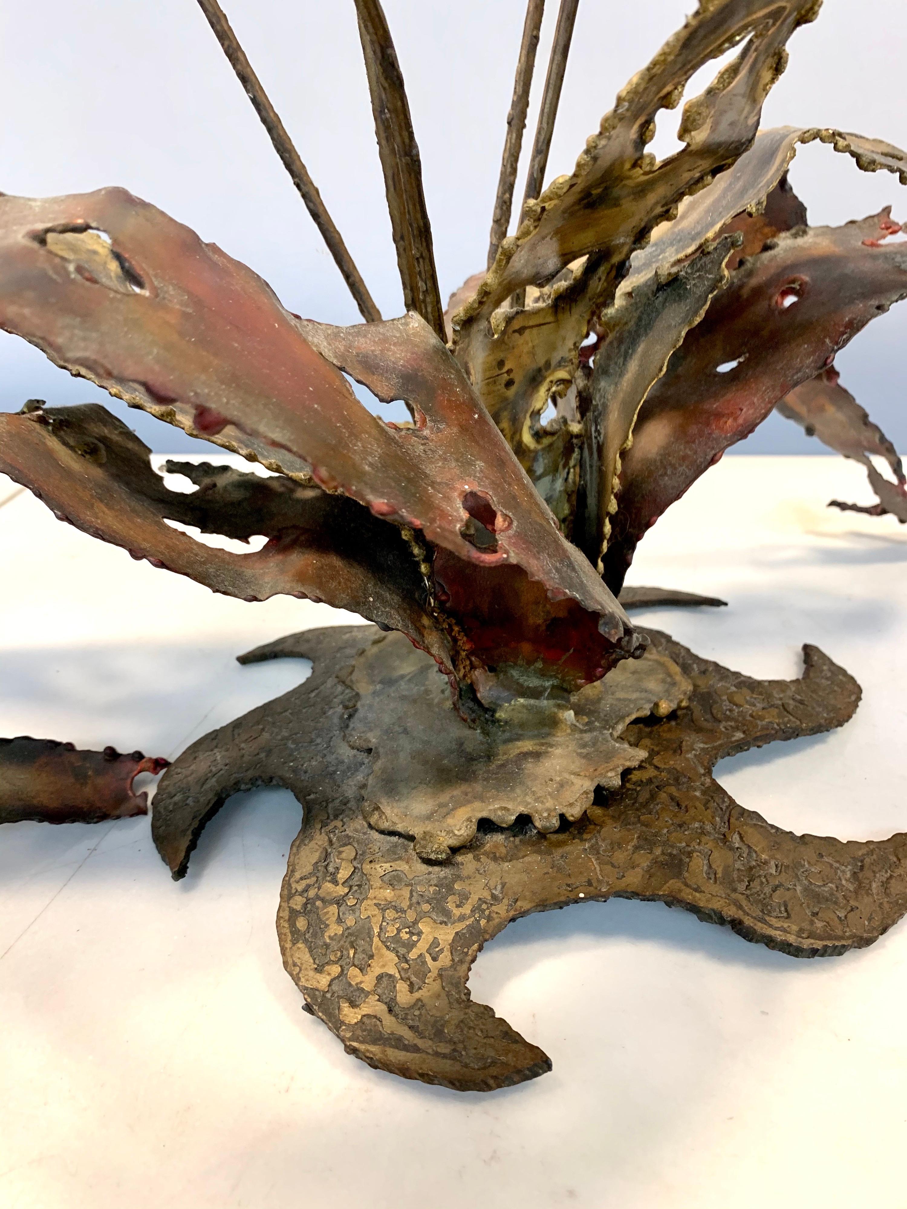Brutalist Midcentury Signed Silas Seandel Copper Metal Flower Sculpture In Good Condition In West Hartford, CT