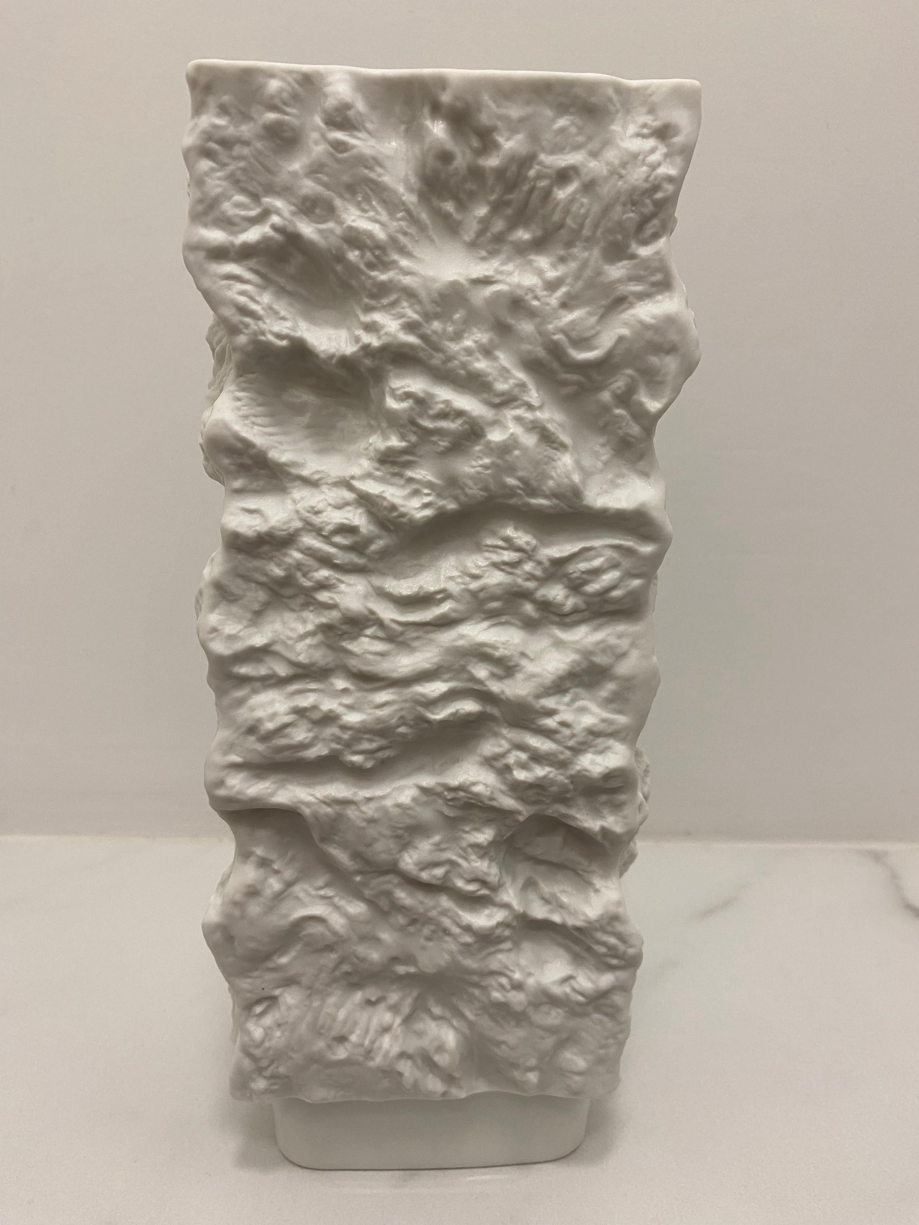 In a perfect condition this stunning vase.