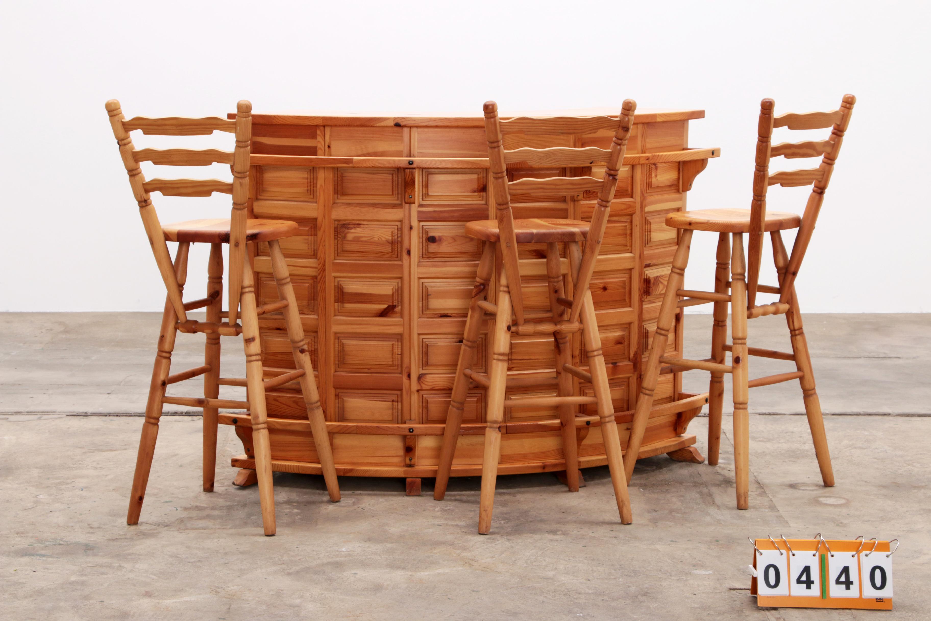Brutalistische Holzbar aus der Mitte des Jahrhunderts mit 3 Barstühlen, 1970er Jahre im Angebot 6