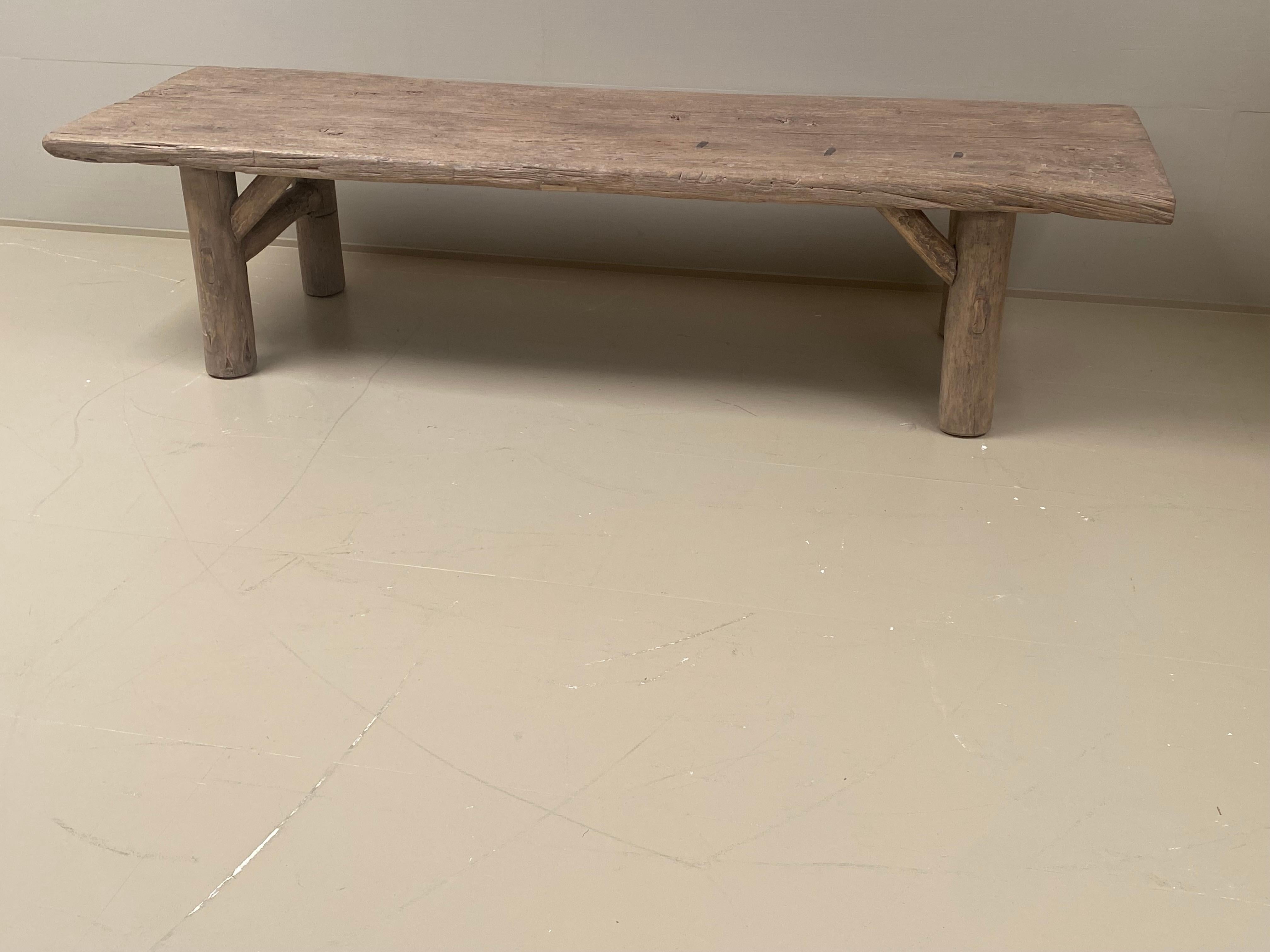 Brutalist Mid-Century Wooden Elm Rustic Coffee table from France, 1960s In Excellent Condition For Sale In Schellebelle, BE