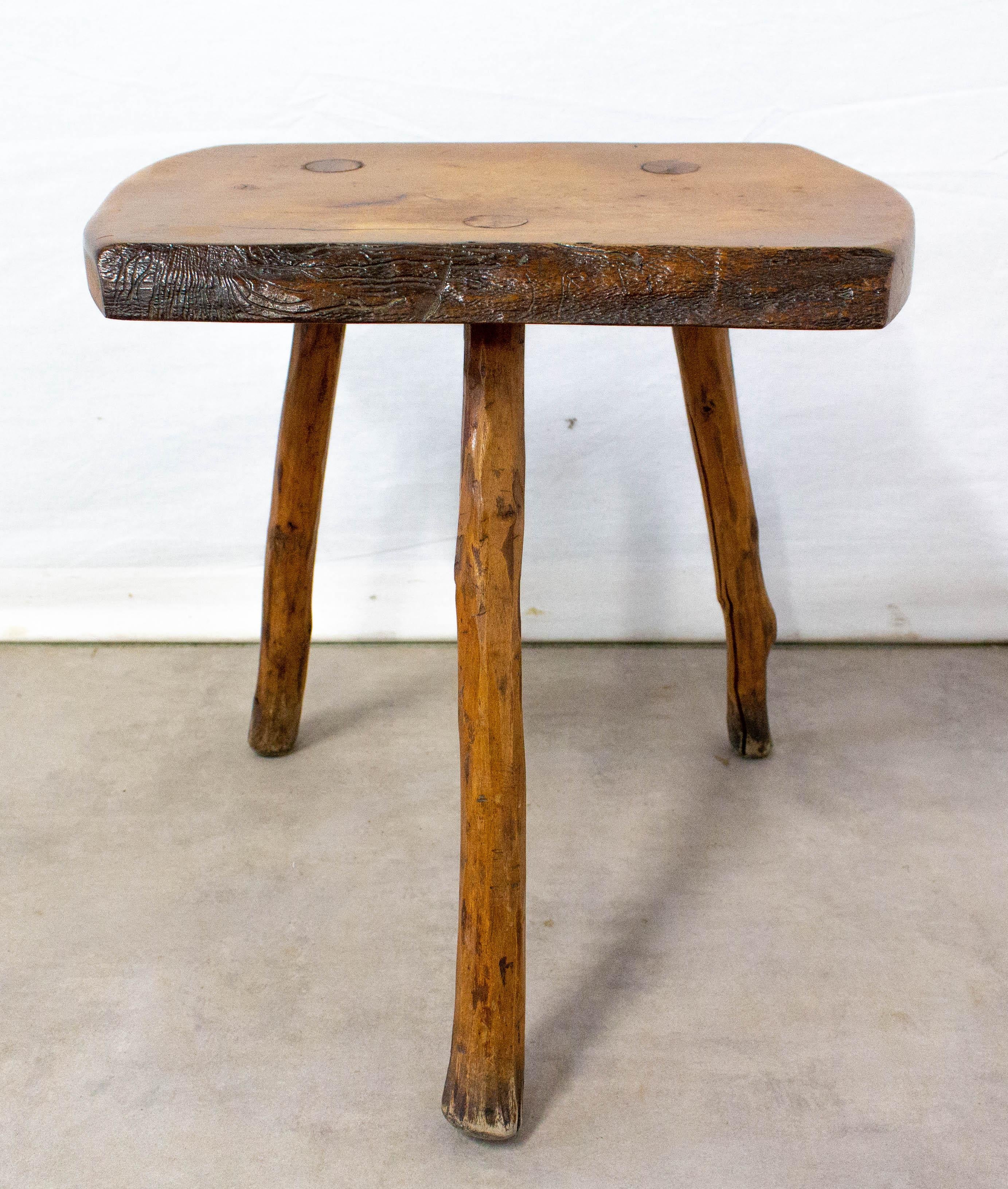 Three legs milking stool Brutalist style 1960 France
Alder
Name of the maker: F. Guyot engraved in the wood
Very good condition

For shipping: 42 x 42 x 43 cm 3 kg.