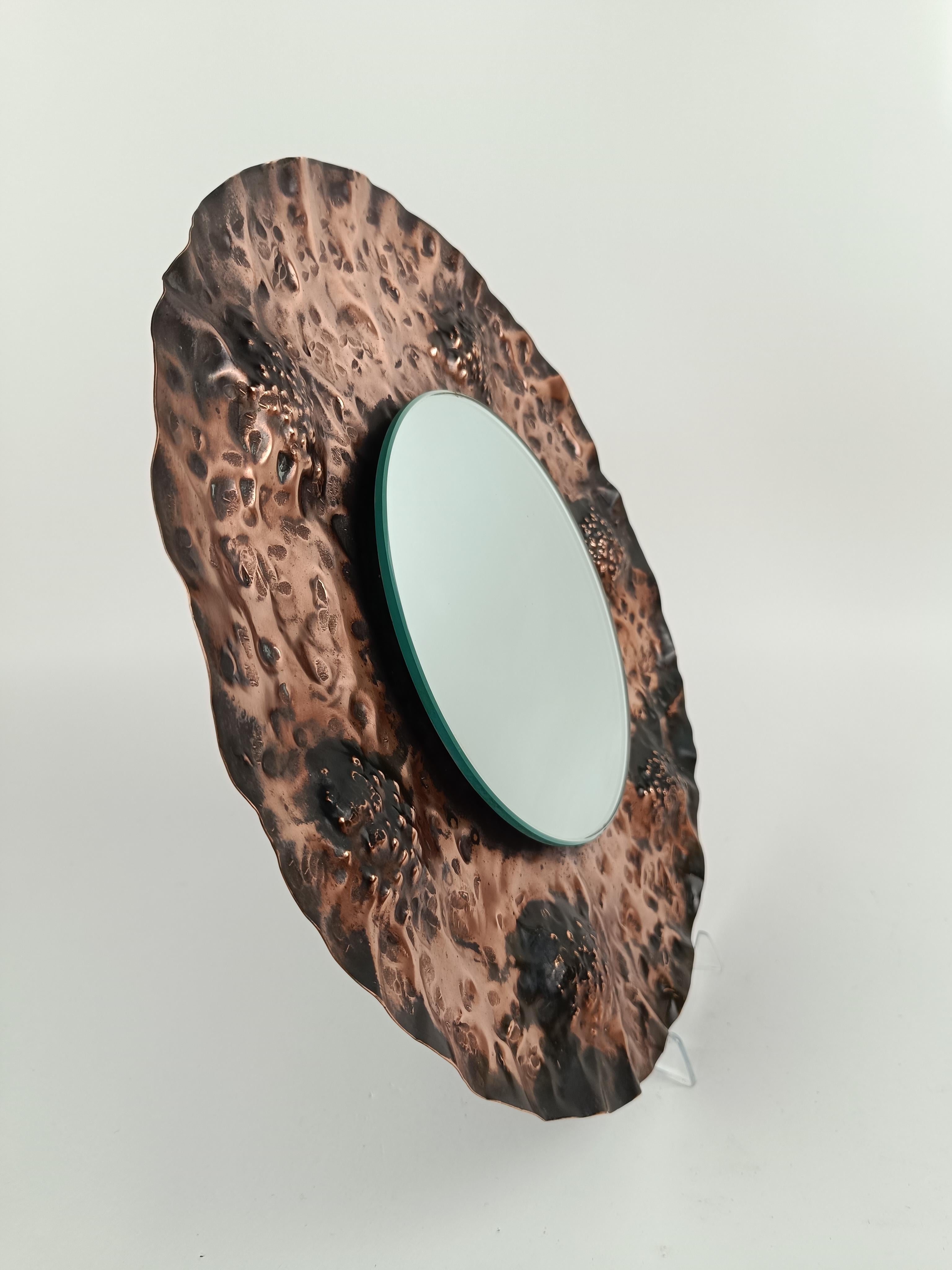 Brutalist Mirror in hammered copper in the style of A. Bragalini, Italy 1960s  For Sale 6