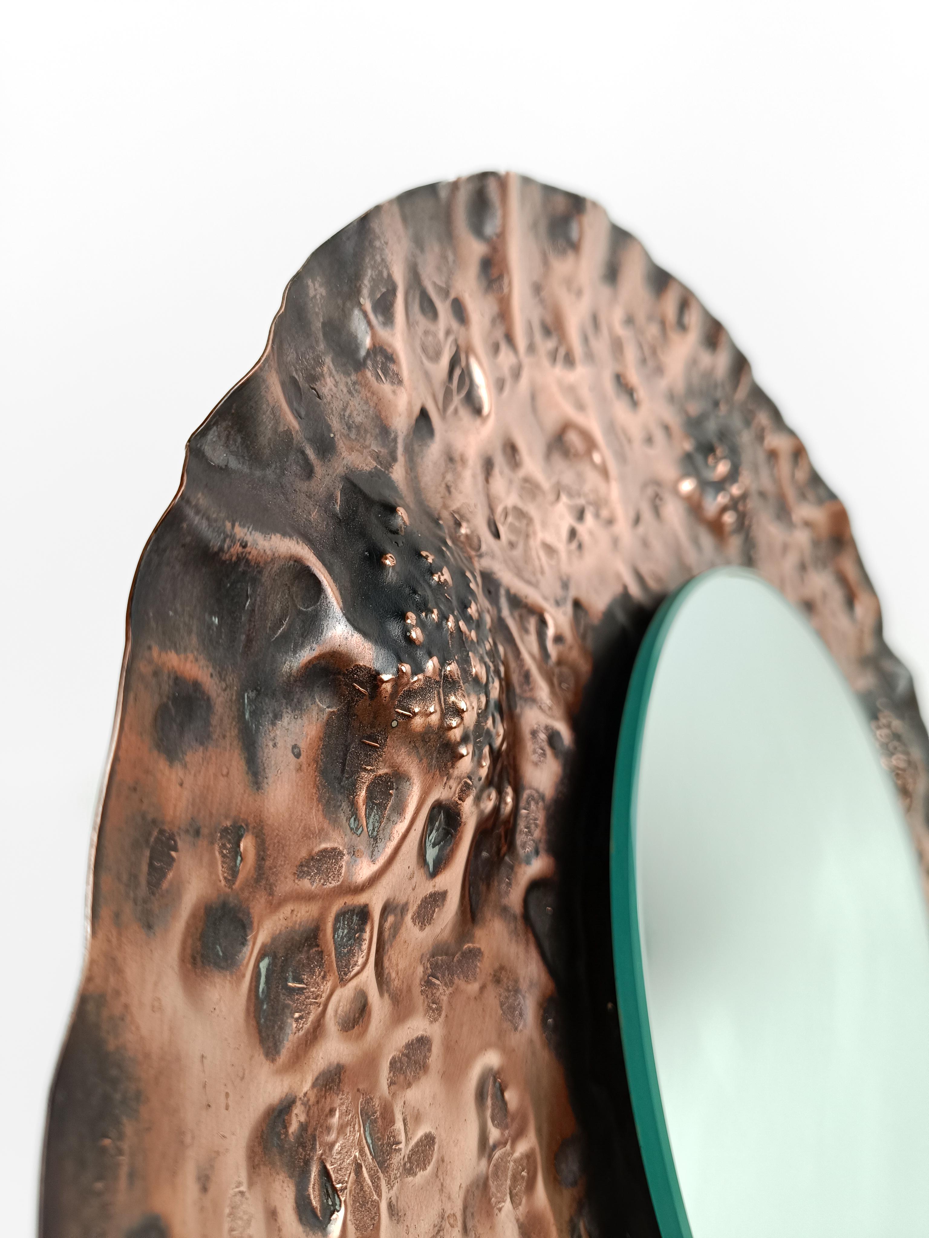 Hammered Brutalist Mirror in hammered copper in the style of A. Bragalini, Italy 1960s  For Sale