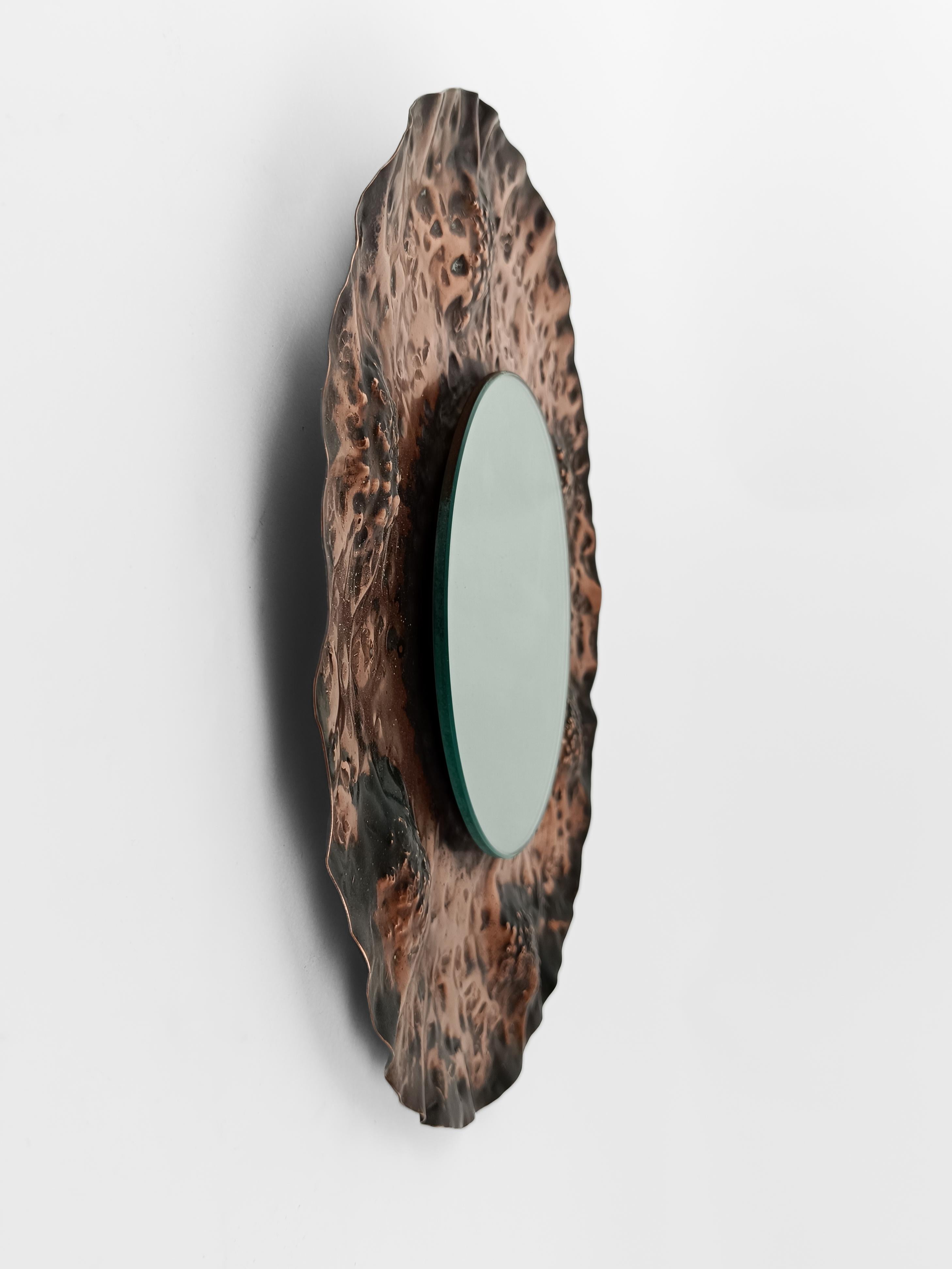 Copper Brutalist Mirror in hammered copper in the style of A. Bragalini, Italy 1960s  For Sale