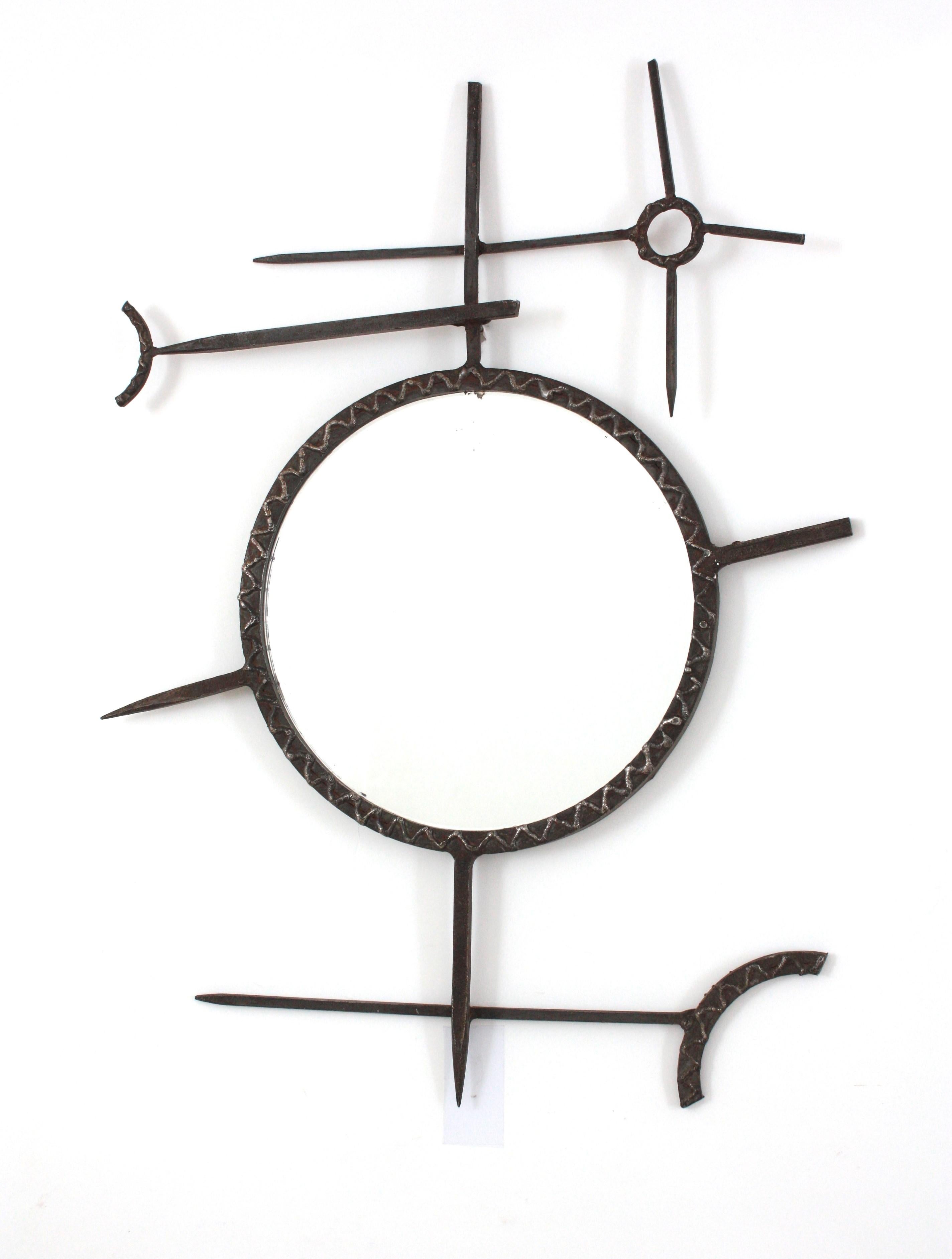 Miroir brutaliste en fer forgé, inspiré par Joan Miró, Espagne, années 1950 en vente 3