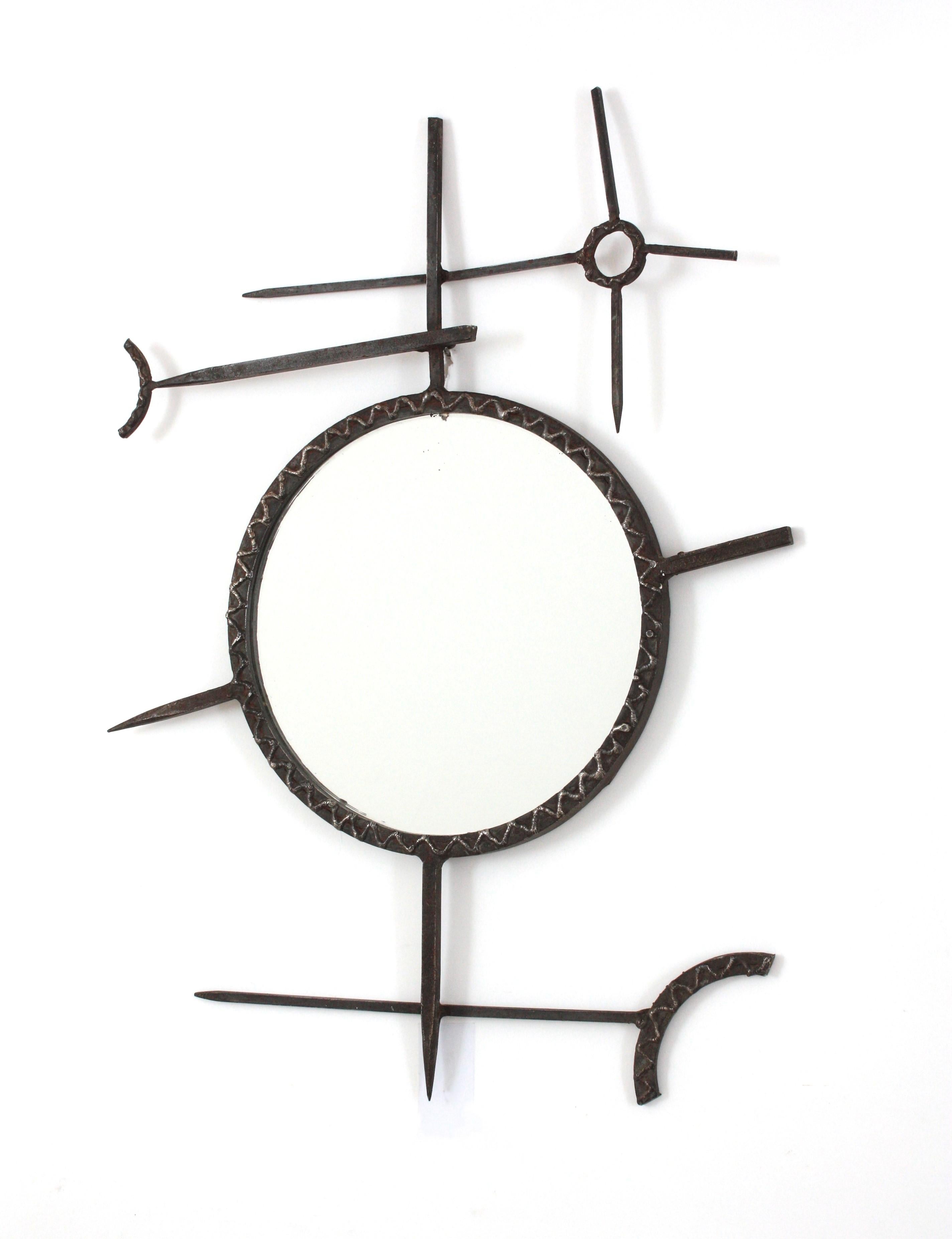 Miroir brutaliste en fer forgé, inspiré par Joan Miró, Espagne, années 1950 en vente 4