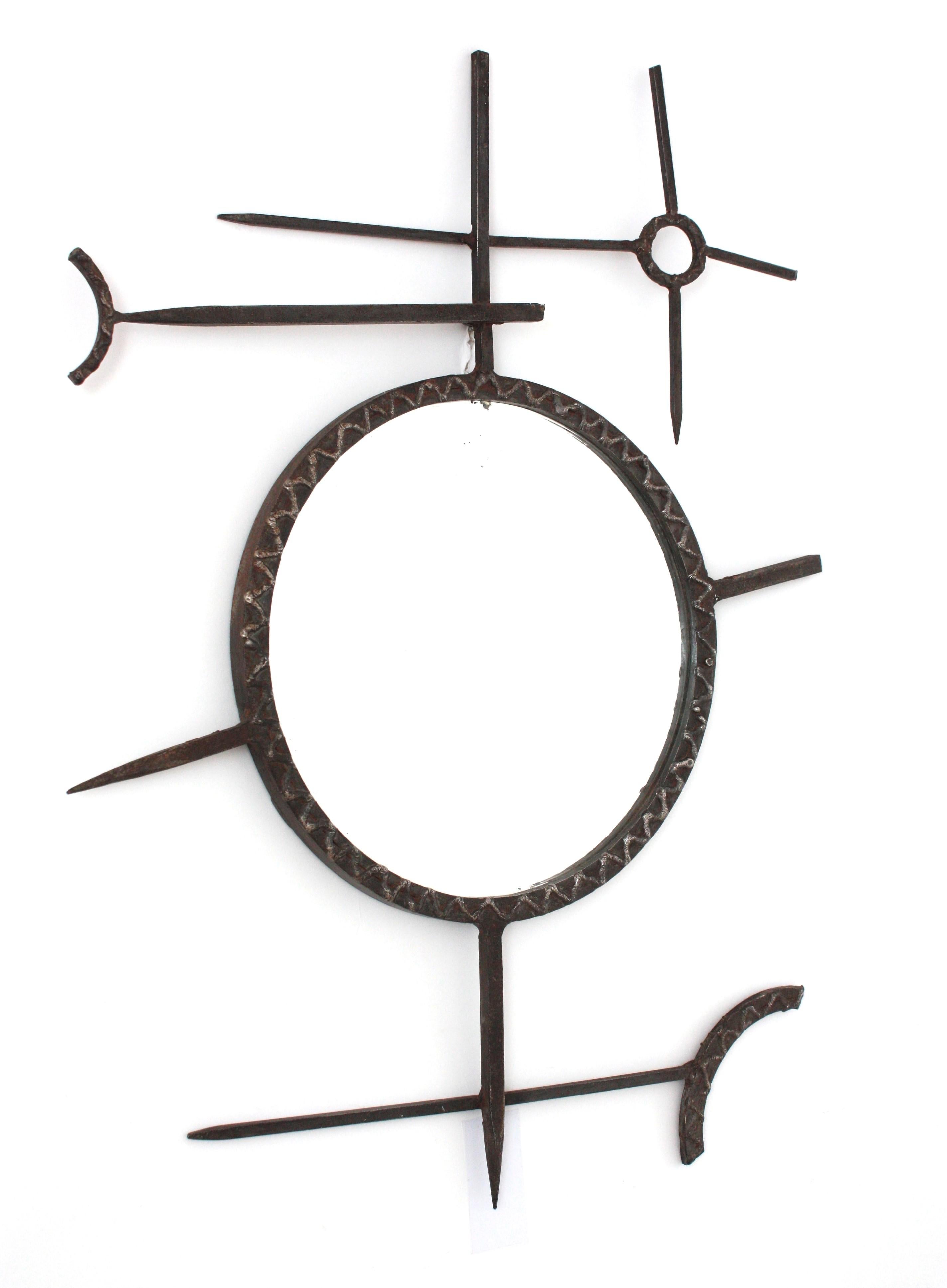 Brutalisme Miroir brutaliste en fer forgé, inspiré par Joan Miró, Espagne, années 1950 en vente