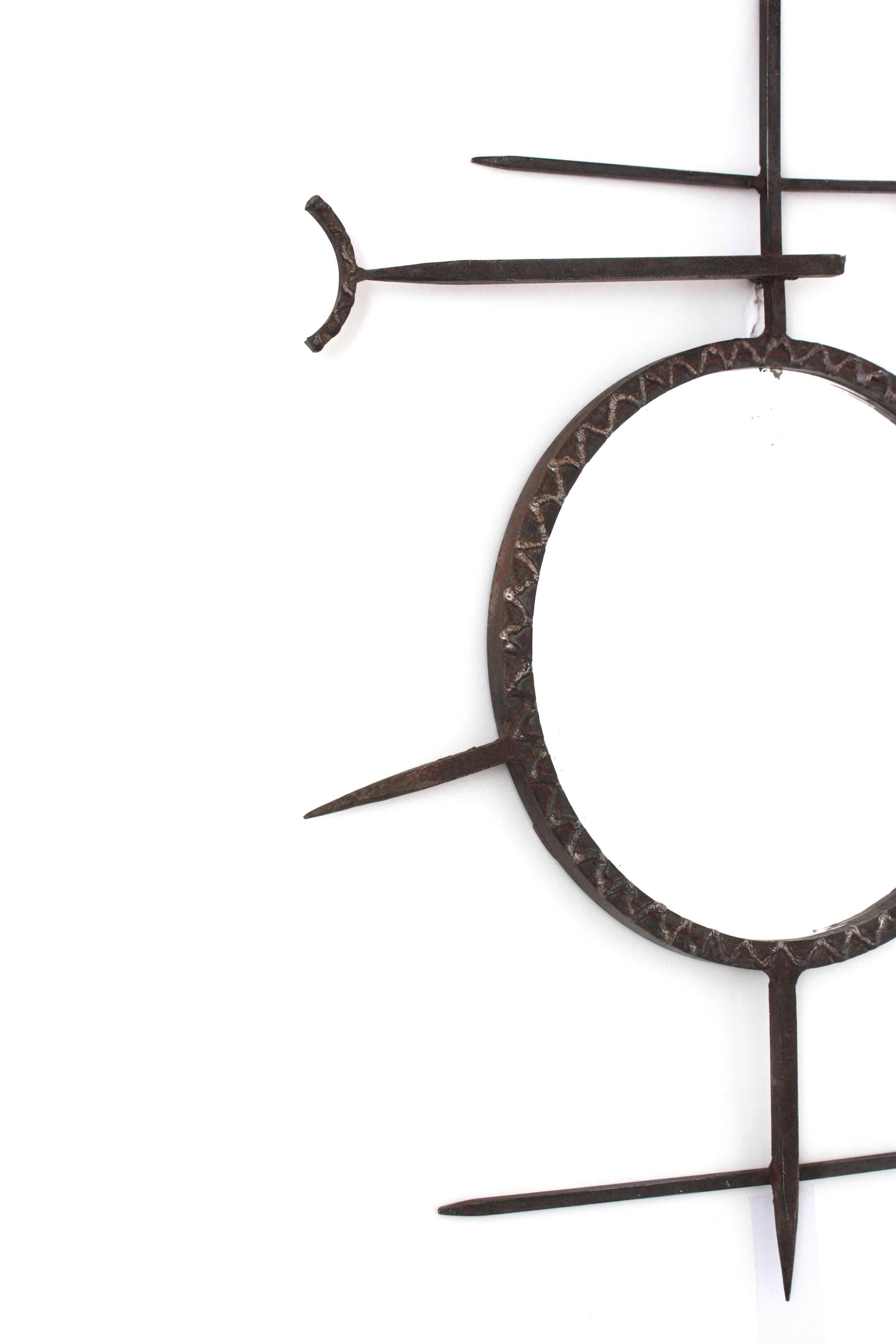 Forgé Miroir brutaliste en fer forgé, inspiré par Joan Miró, Espagne, années 1950 en vente