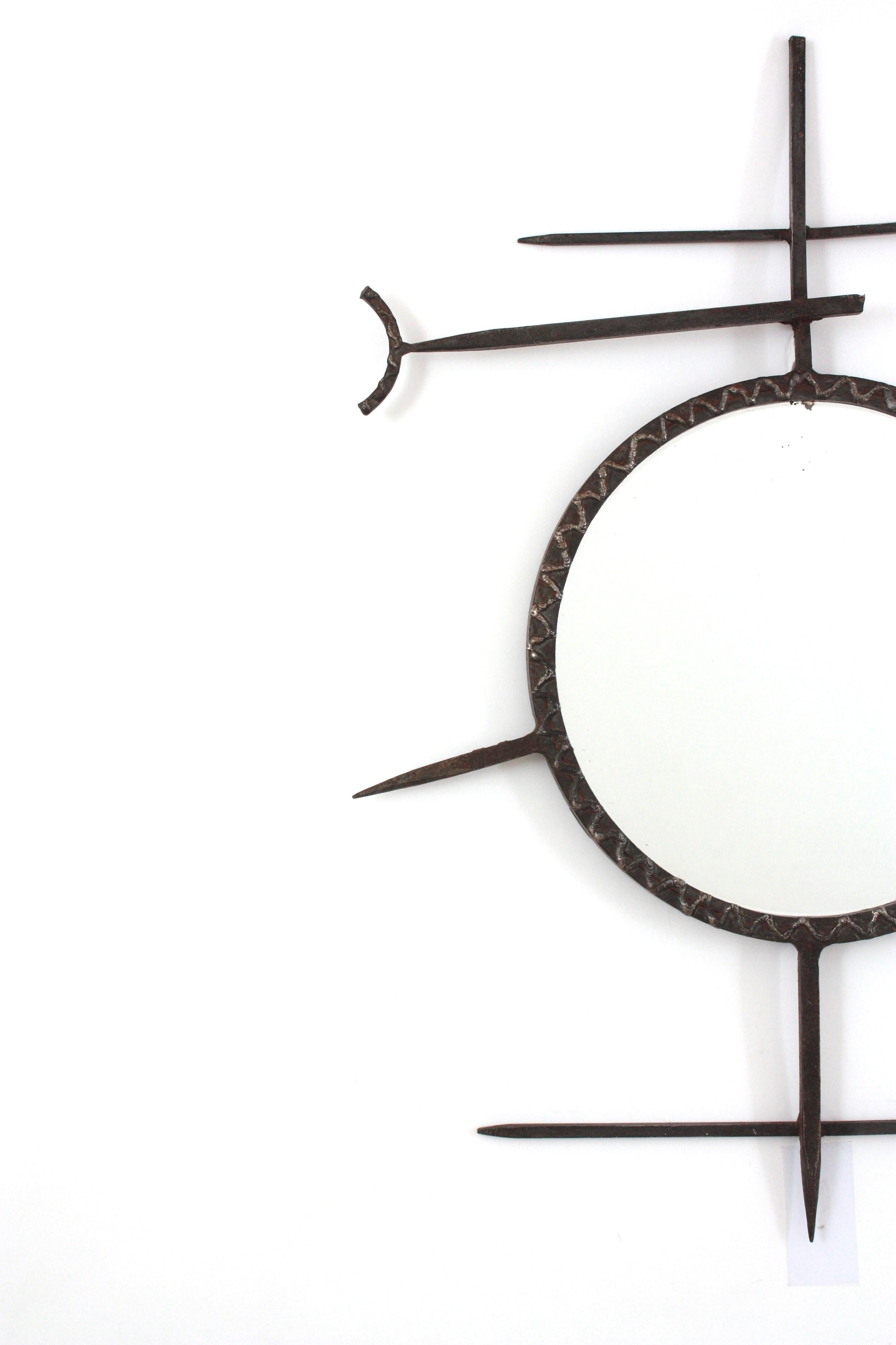 Miroir brutaliste en fer forgé, inspiré par Joan Miró, Espagne, années 1950 Bon état - En vente à Barcelona, ES