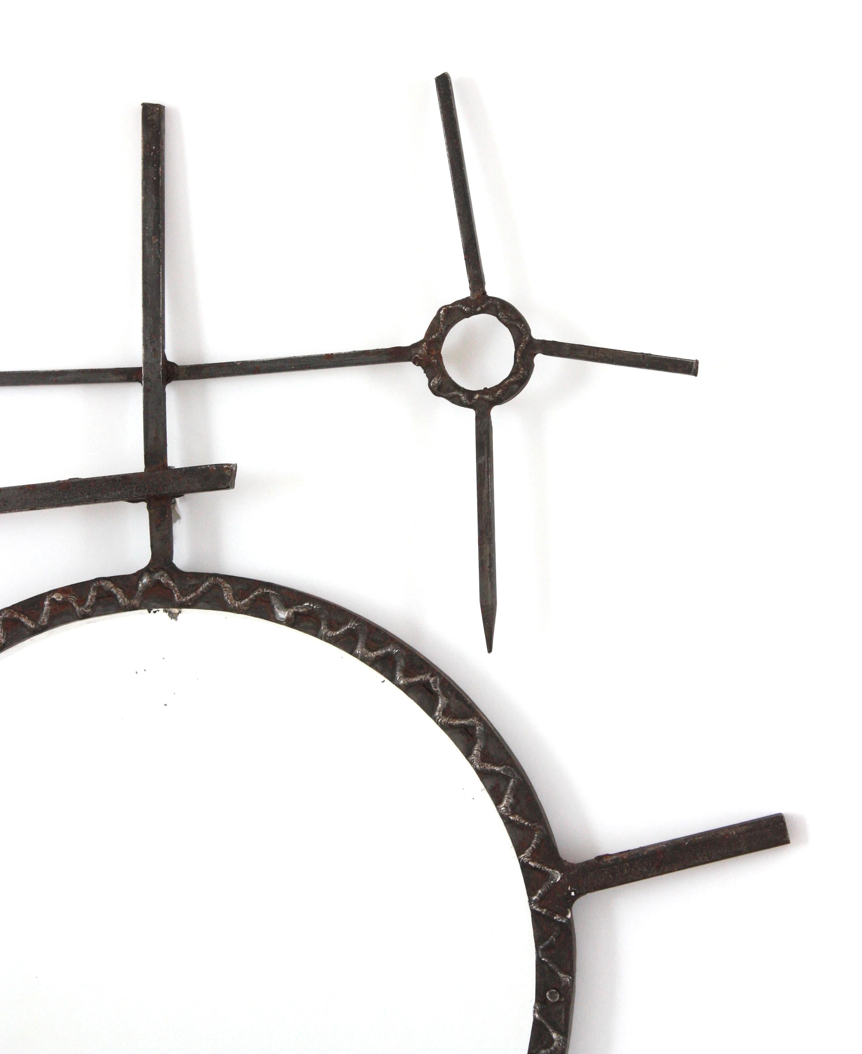 Métal Miroir brutaliste en fer forgé, inspiré par Joan Miró, Espagne, années 1950 en vente