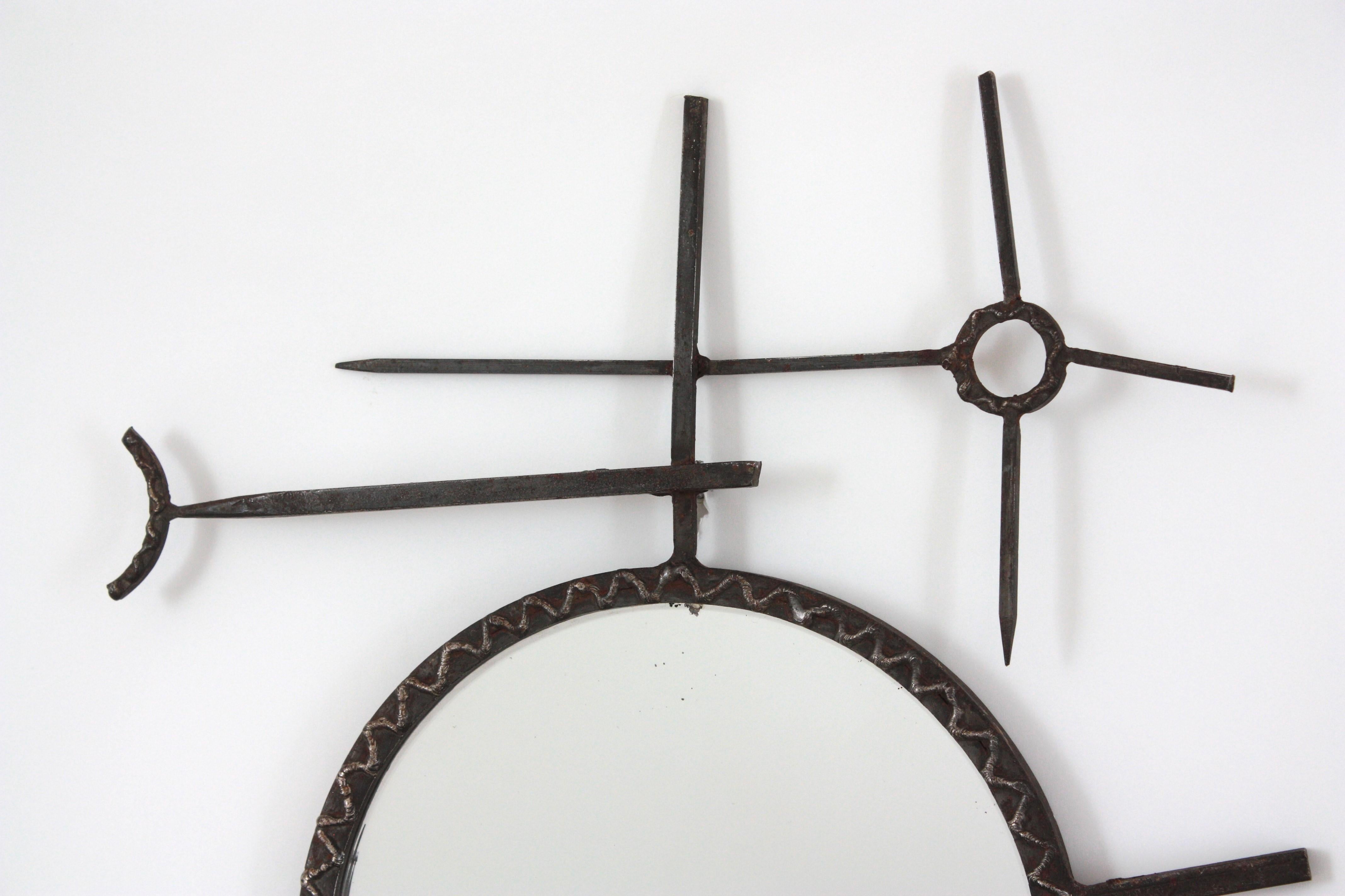 Miroir brutaliste en fer forgé, inspiré par Joan Miró, Espagne, années 1950 en vente 1
