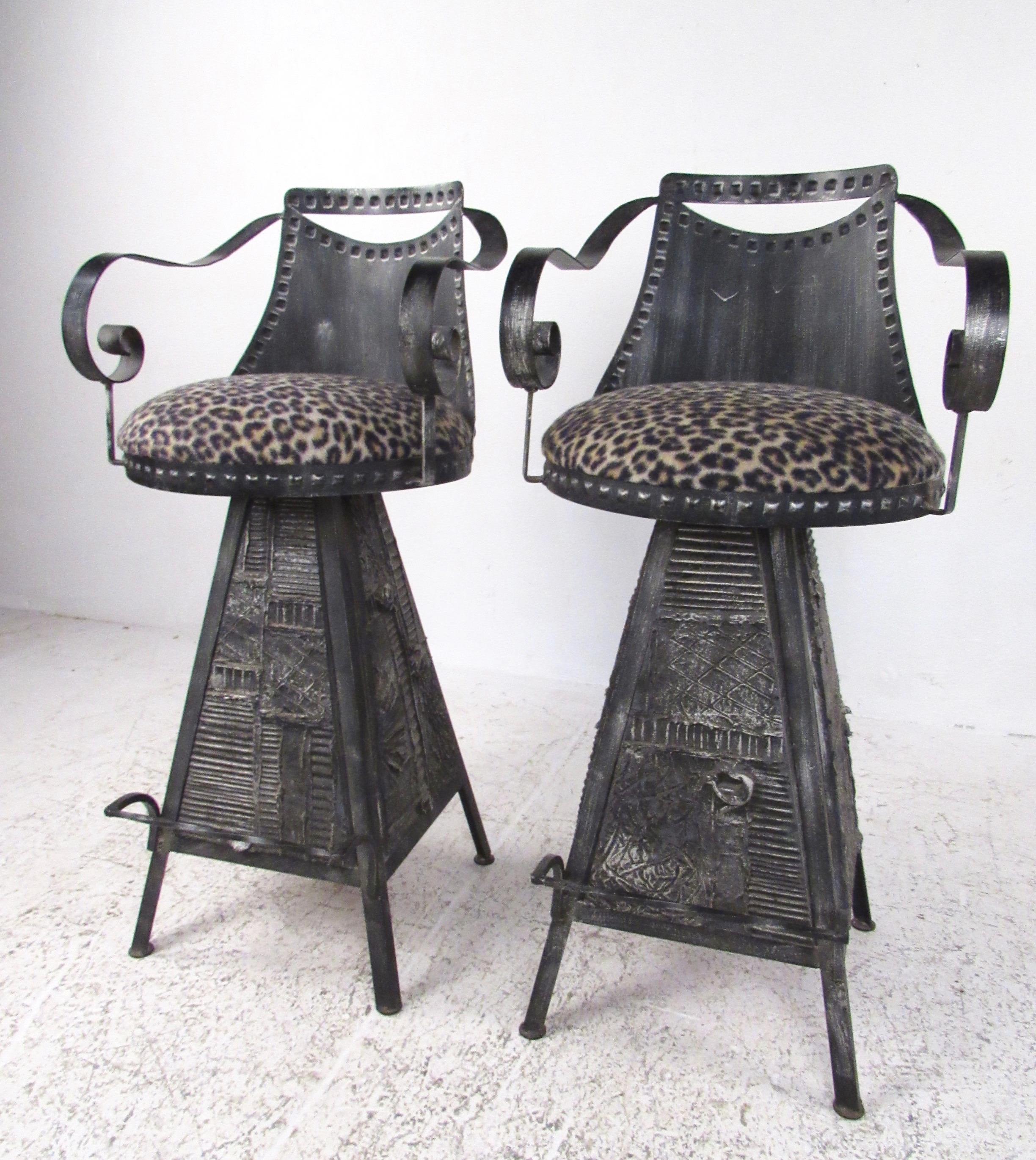 Brutalist Modern Dry Bar with Swivel Stools after Adrian Pearsall In Good Condition In Brooklyn, NY