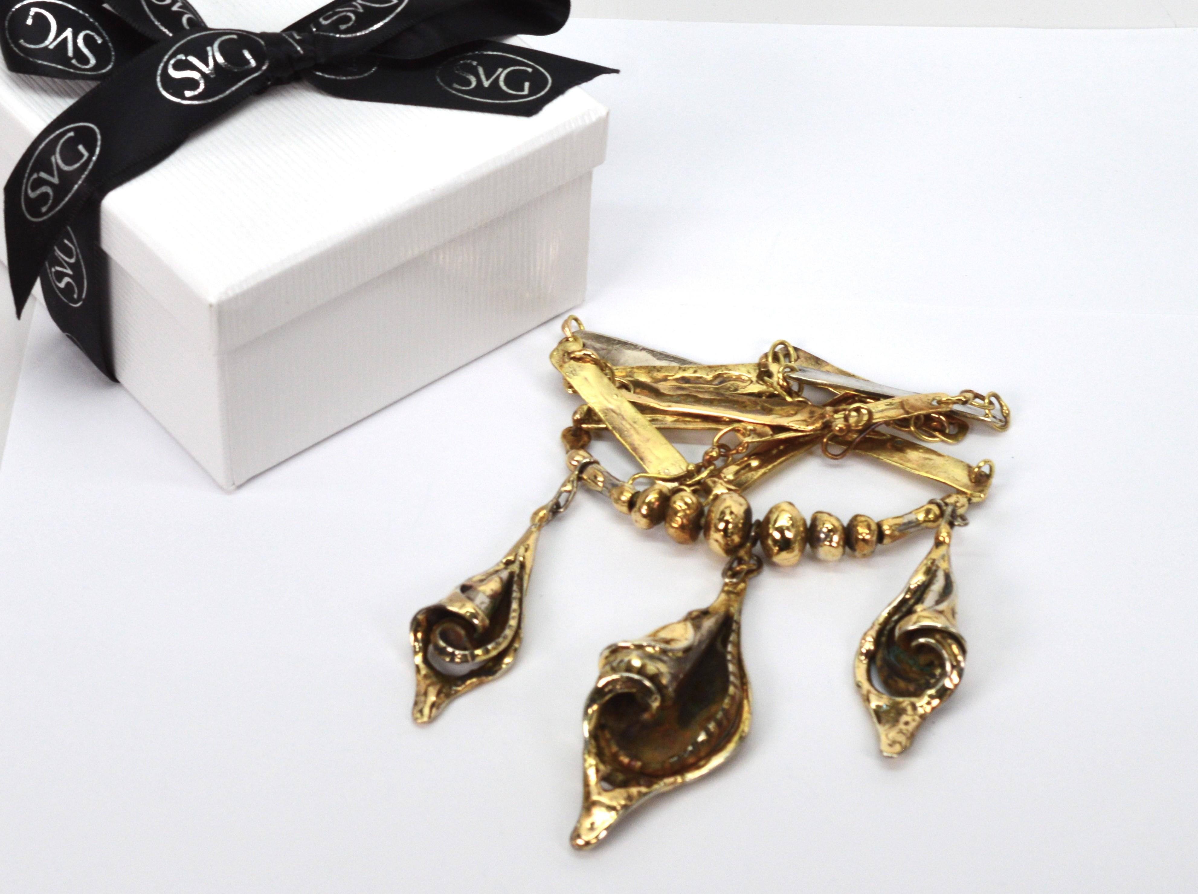 Women's or Men's Brutalist Modern Shell Necklace by Armando Lozano Ramirez For Sale