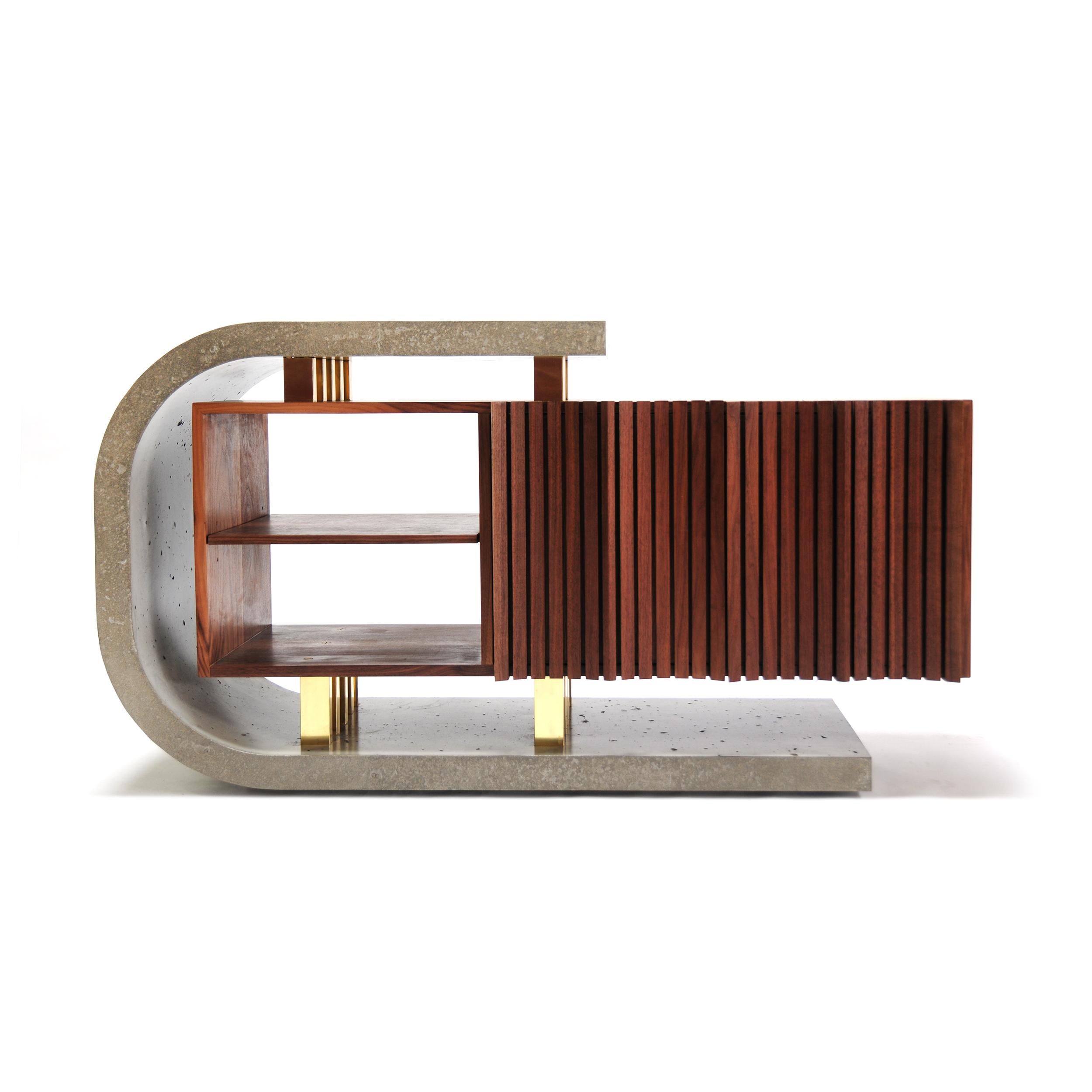 Brutalismo Credenza audiofila moderna brutalista in cemento noce e ottone in vendita
