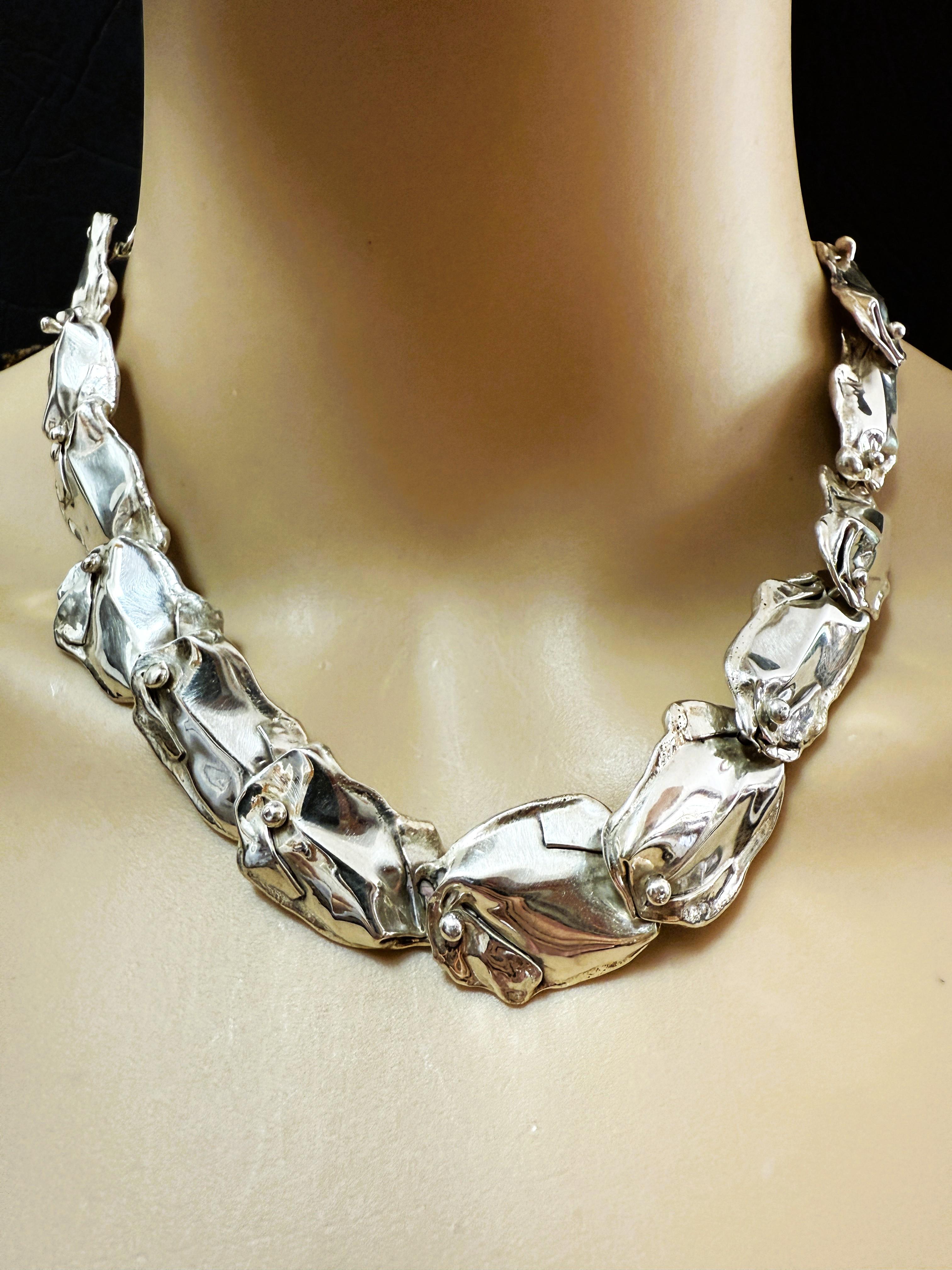 Collar y Pendientes de Pétalos de Plata de Ley Forjada Modernista Brutalista Art Decó en venta