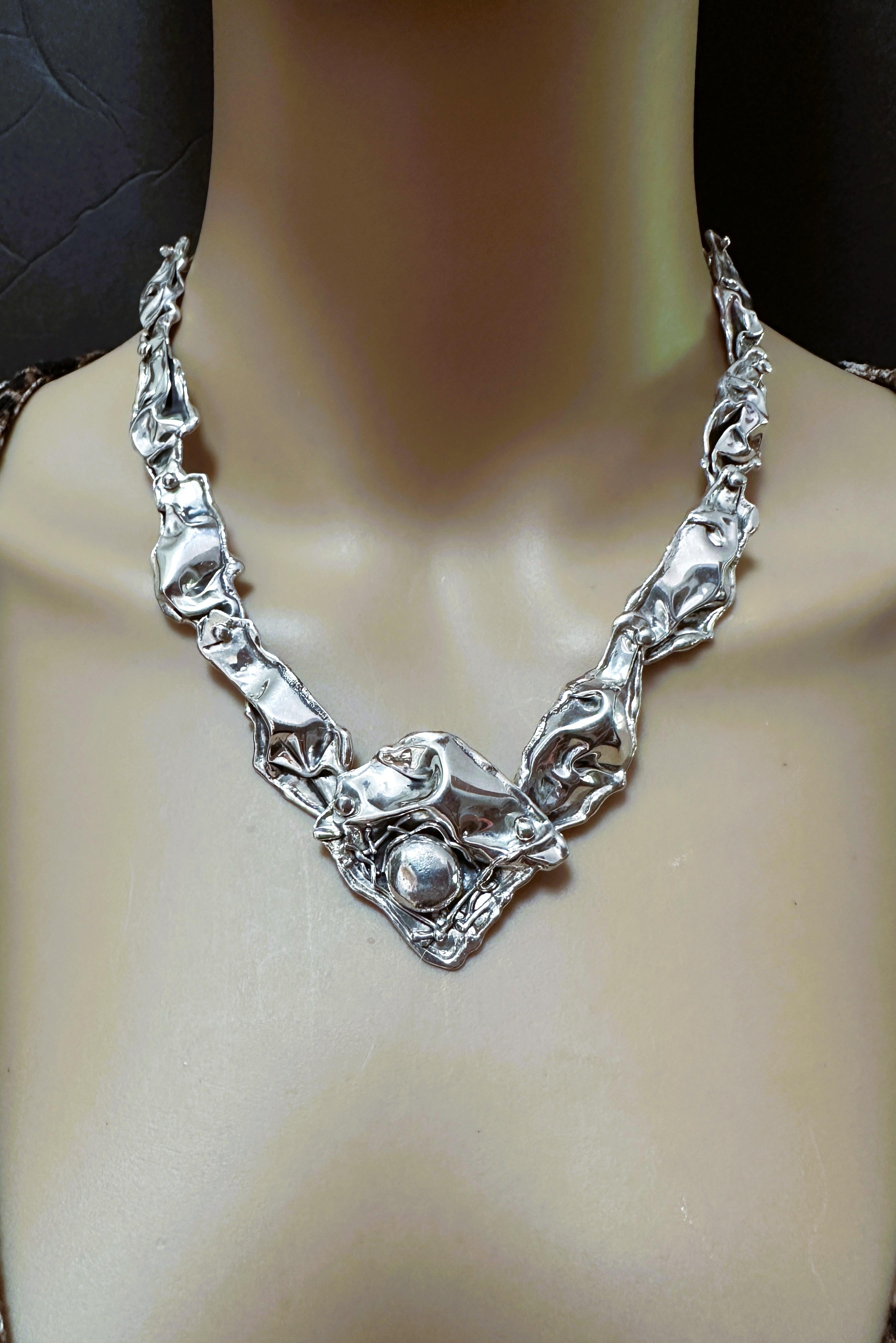 Brutalist Modernist Forged Sterling Silver Petal Necklace in vendita 1