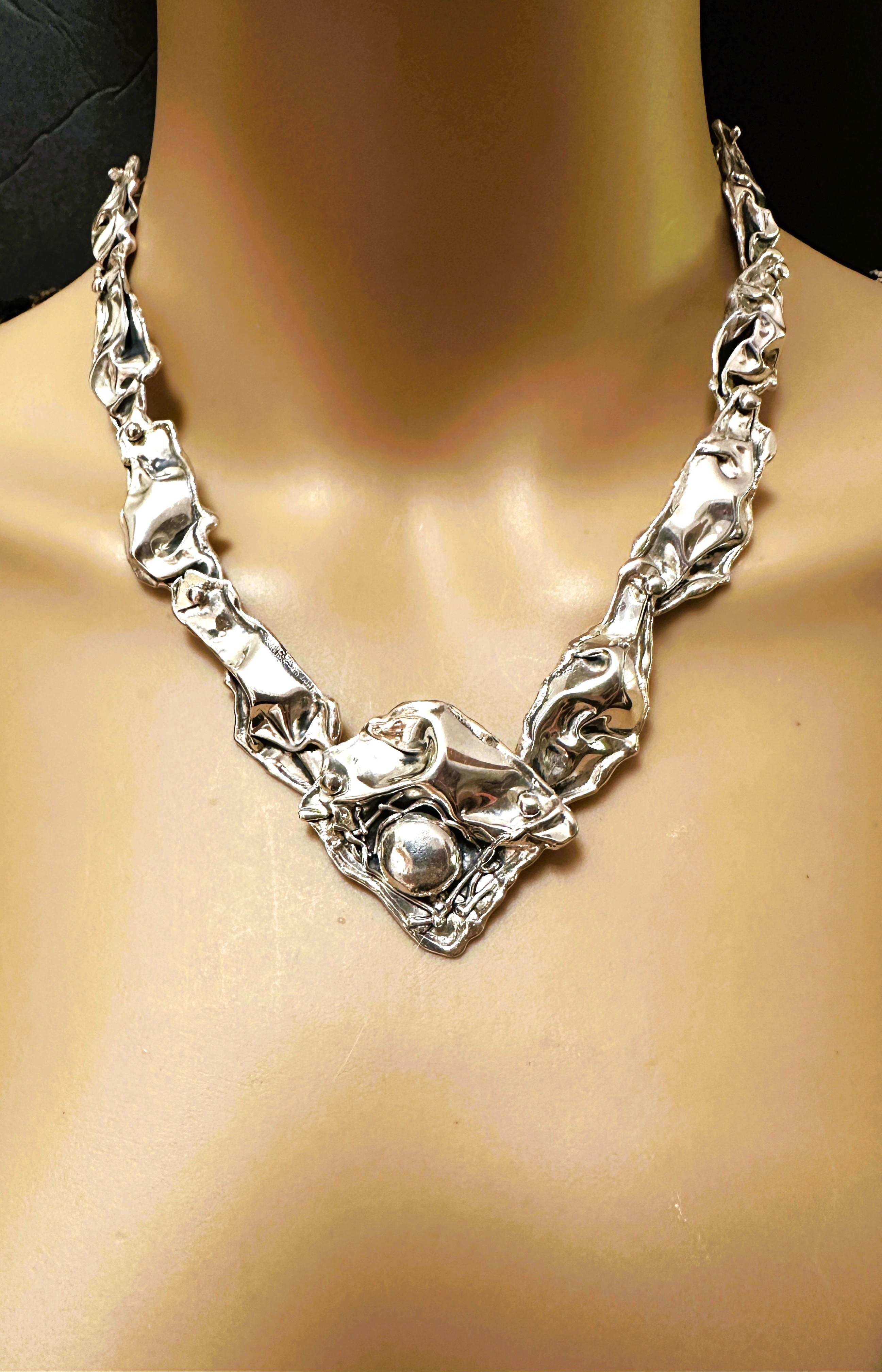 Brutalist Modernist Forged Sterling Silver Petal Necklace in vendita 3