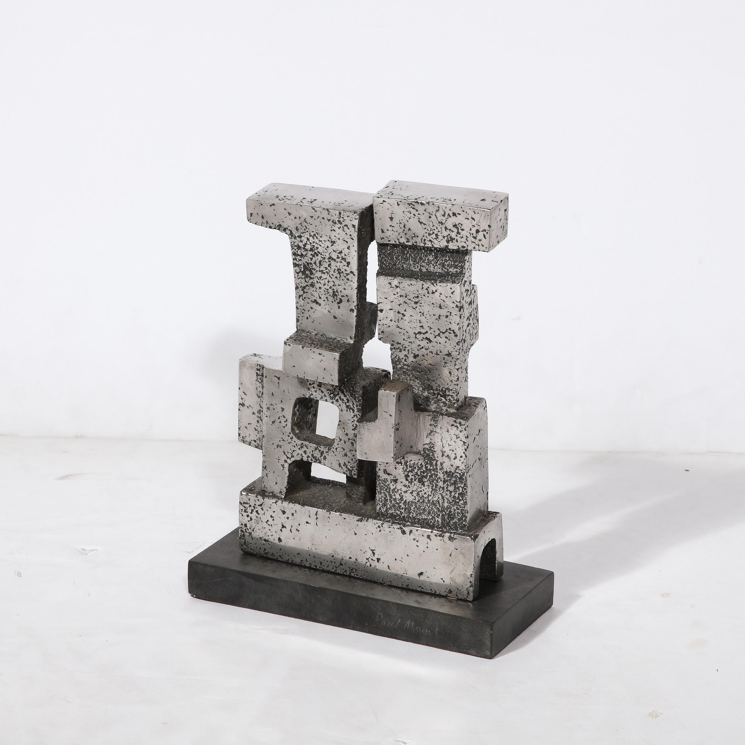 Fin du 20e siècle Sculpture géométrique brutaliste et moderniste en acier inoxydable moulé signée Paul Mount  en vente