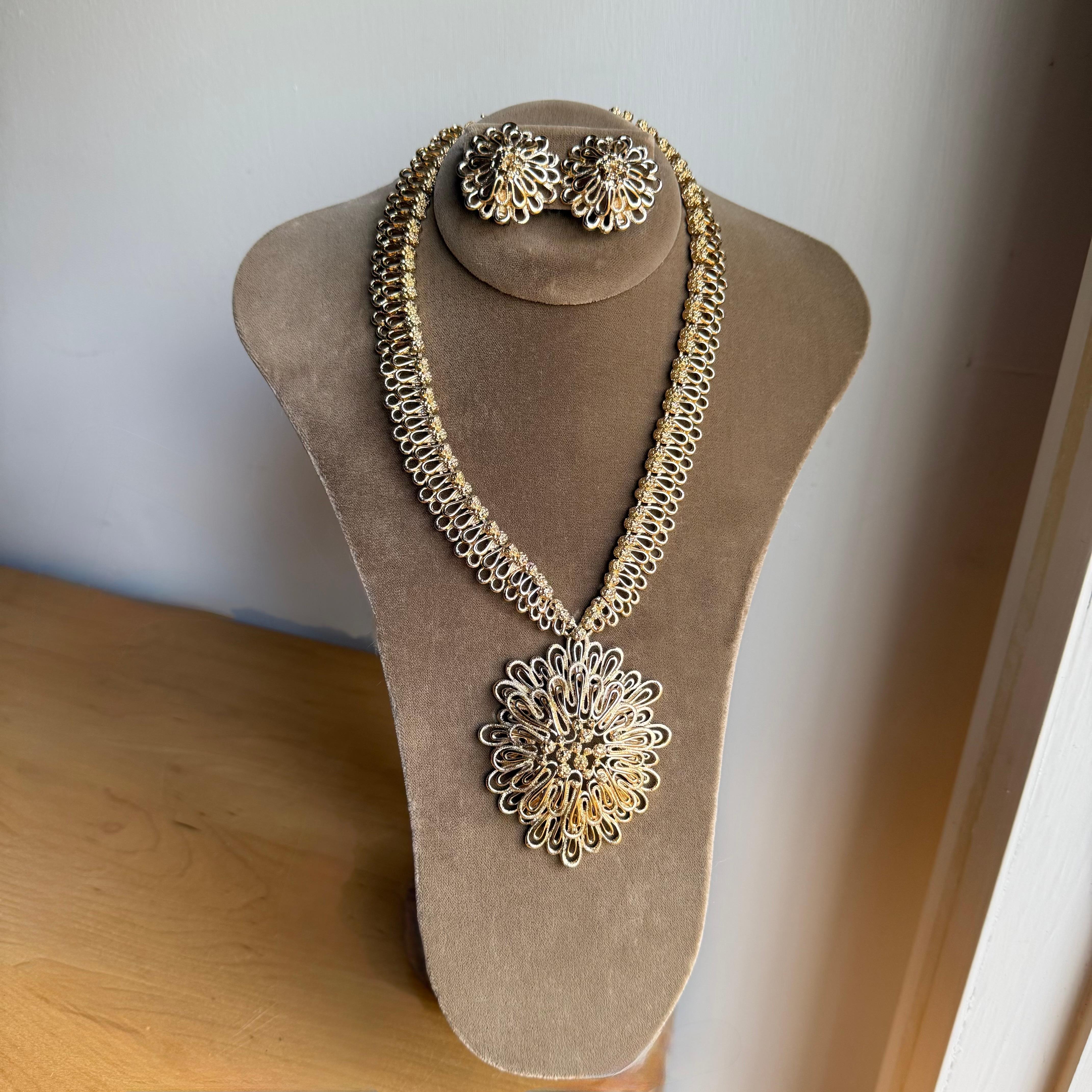 Set collana e orecchini Monet brutalista In condizioni buone in vendita a Hyattsville, MD