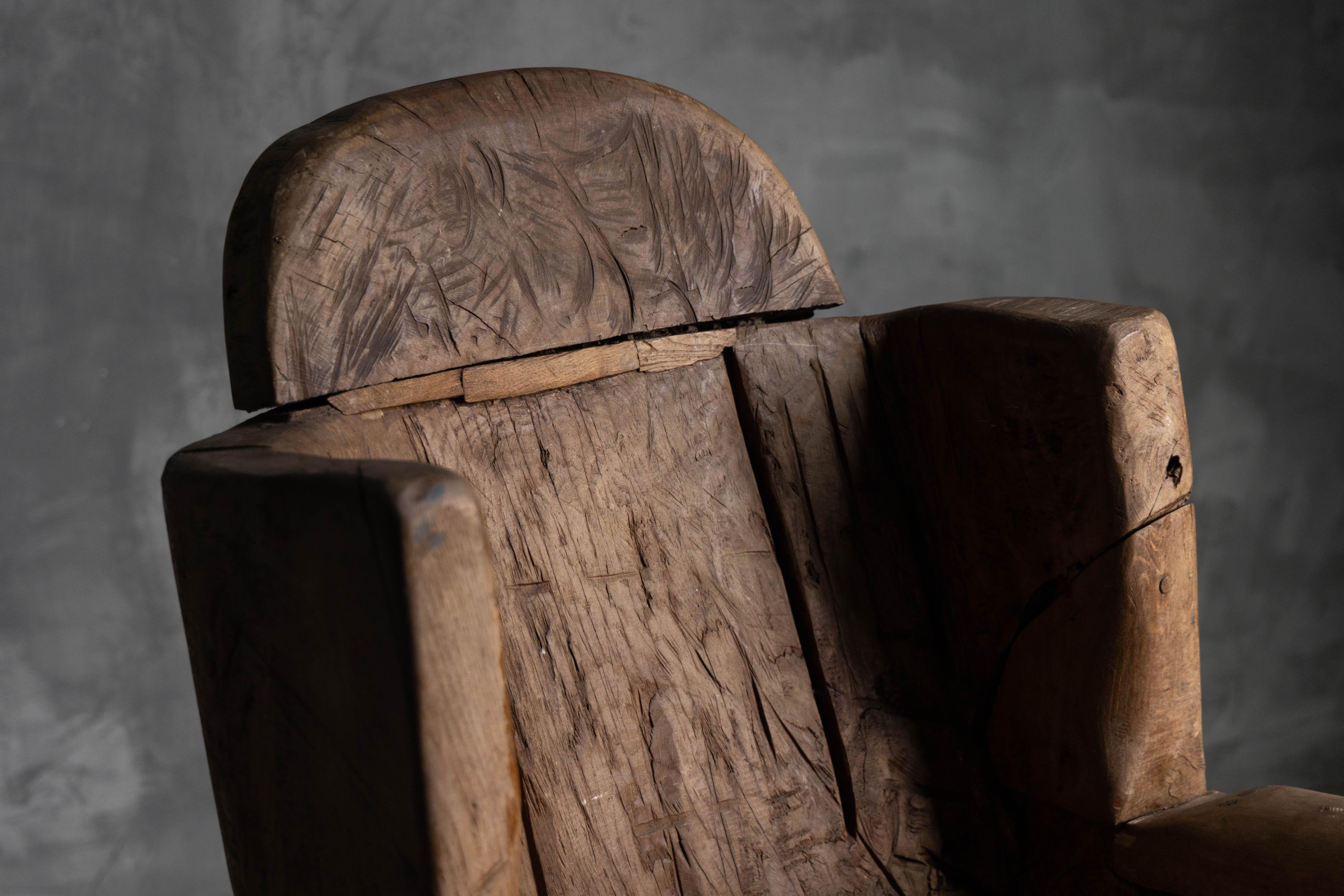 Silla de Trono Monoxilita Brutalista, Francia, Siglo XIX Francés en venta